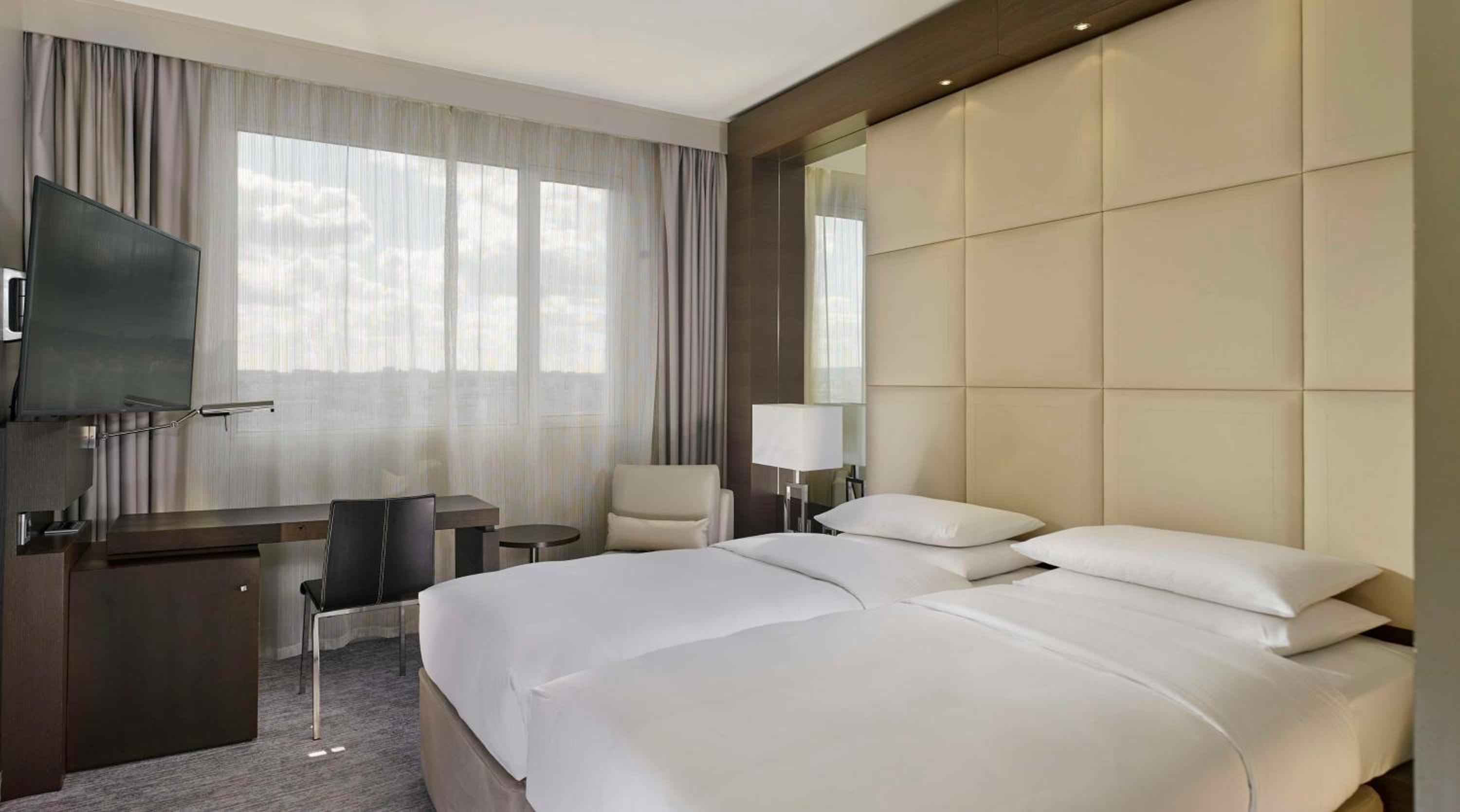 Twin Room - Photo 2