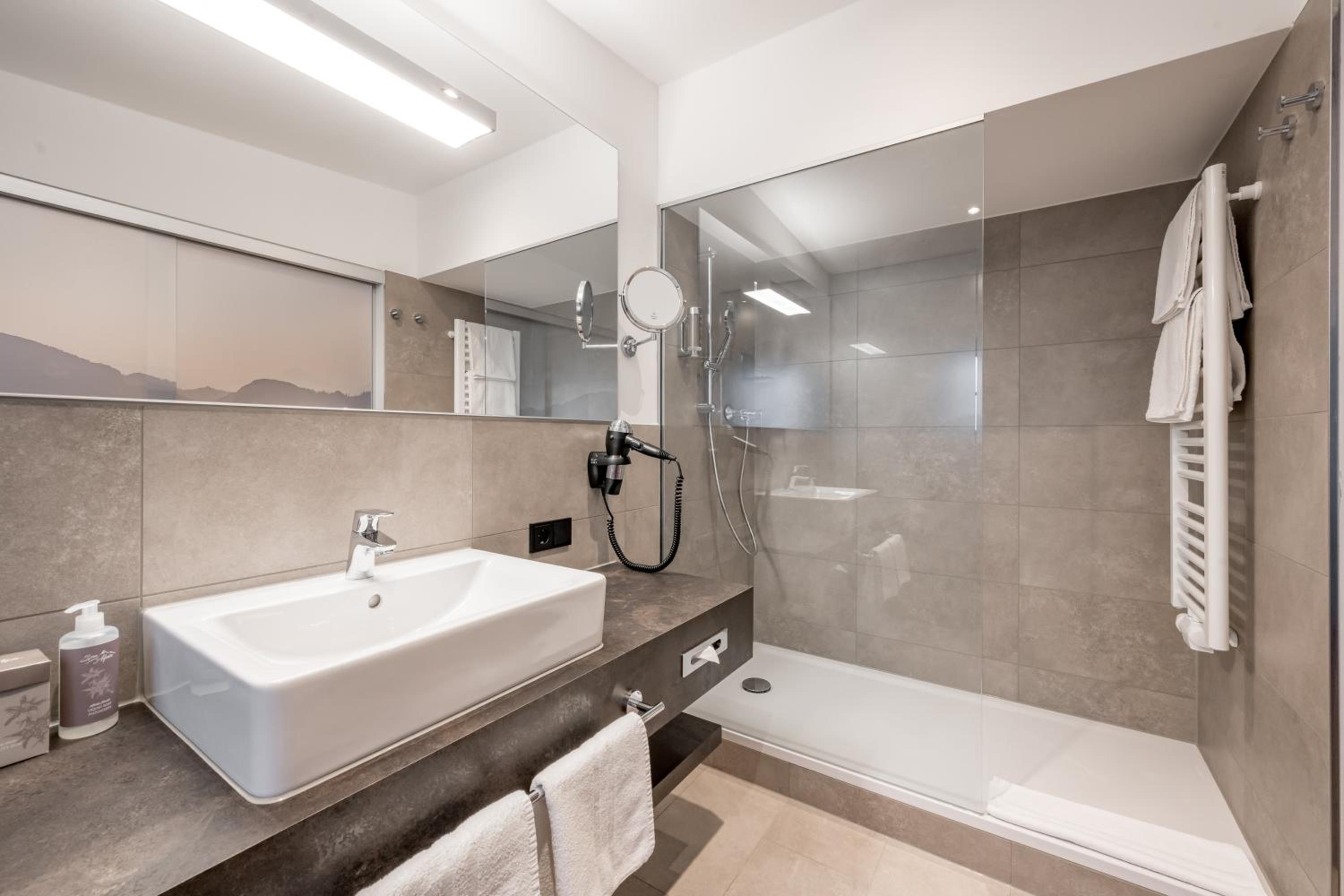 Suite with Mountain View - Photo 6