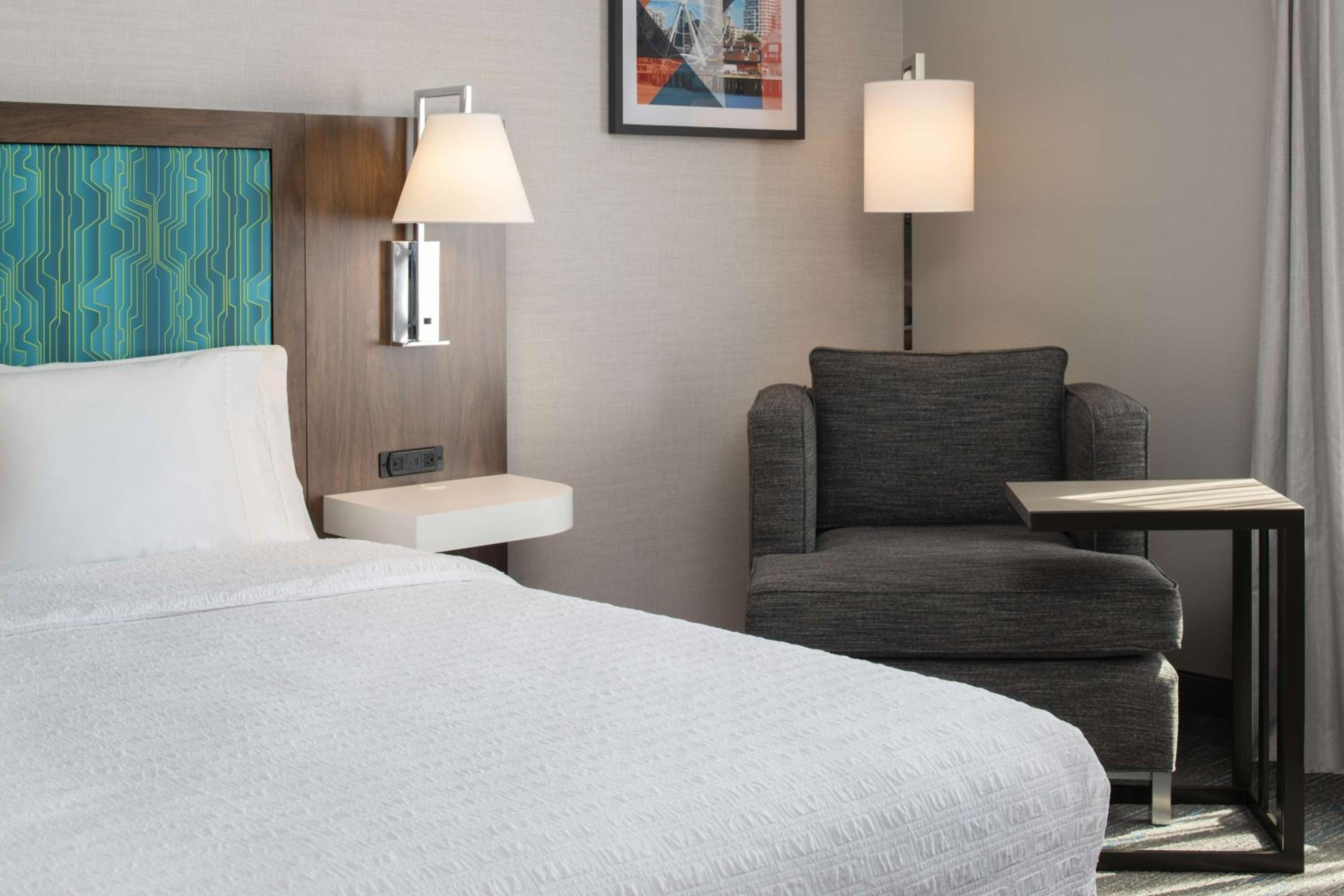 King Room with Roll-In Shower - Mobility and Hearing Access/Non-Smoking photo 2