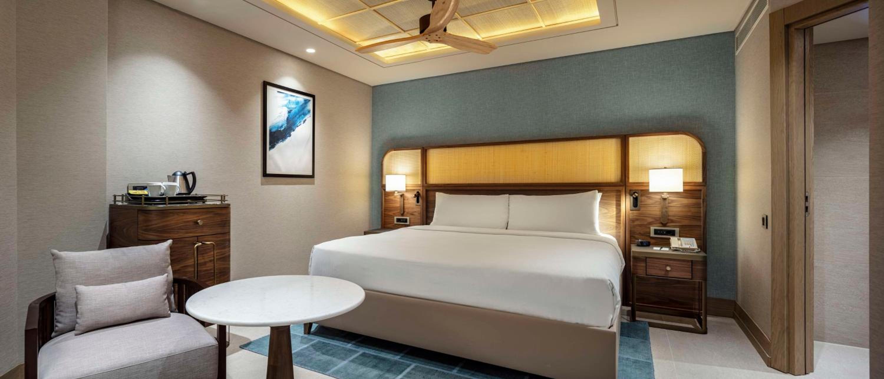 Executive Suite with Lounge Access