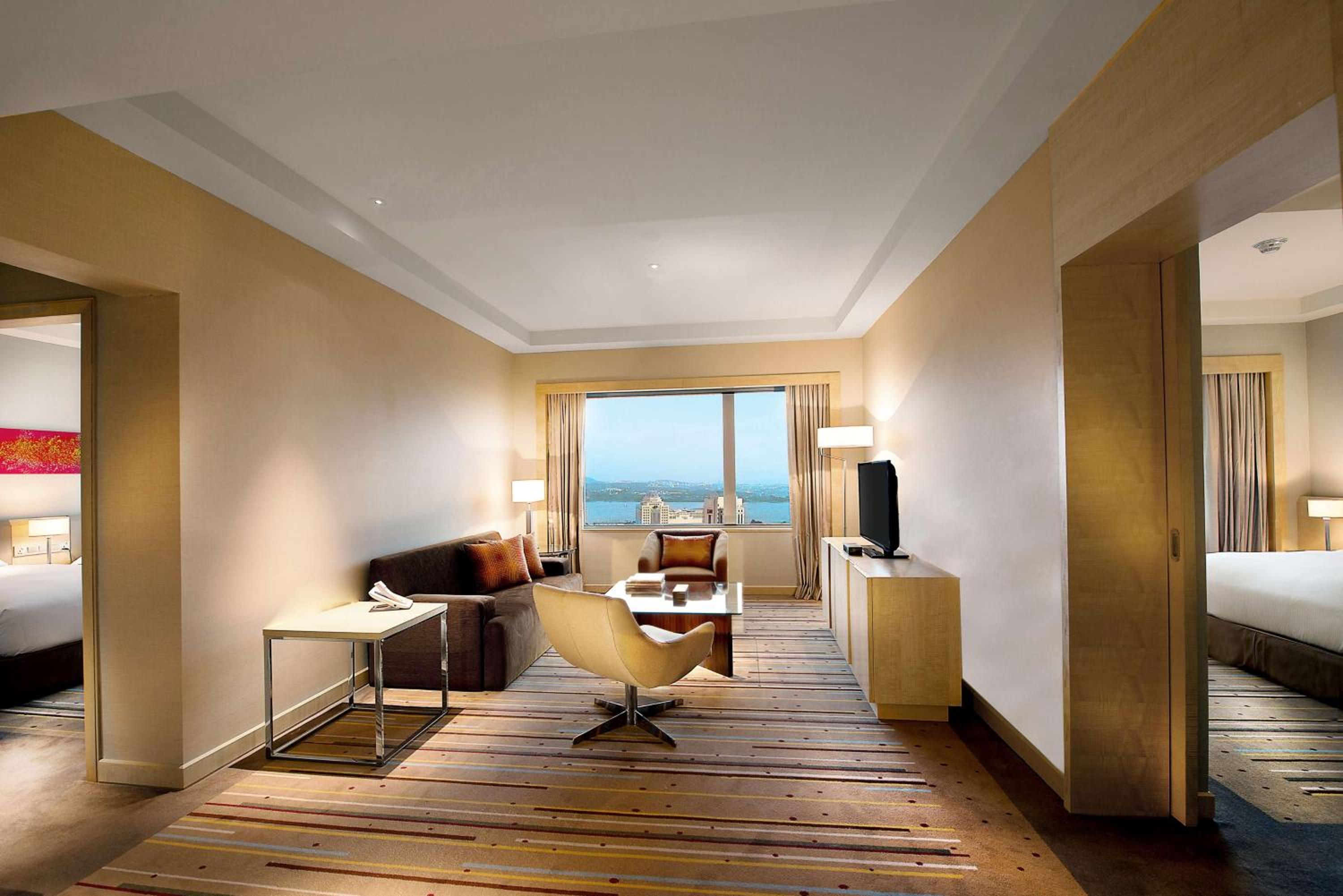 Bedroom Deluxe Suite with Lounge Access - Photo 2
