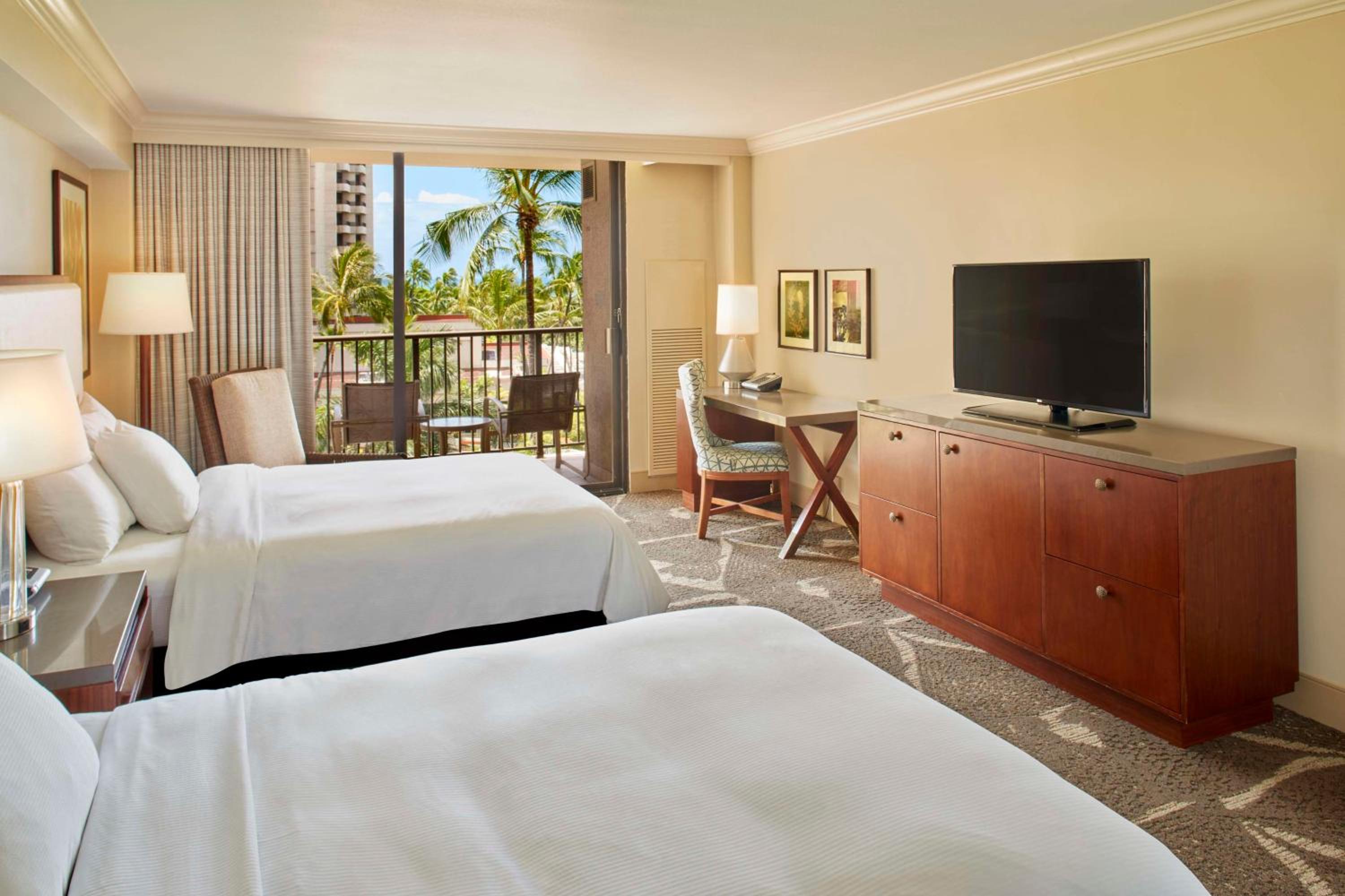 Diamond Head Tower Double Room With Two Double Beds And Partial Ocean View photo 2
