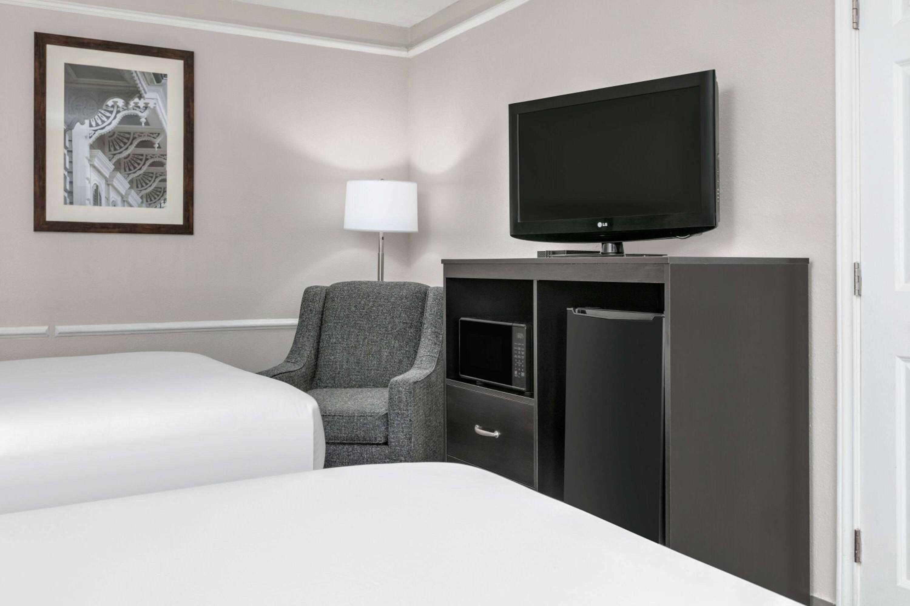 Double Room with Two Double Beds - Photo 1