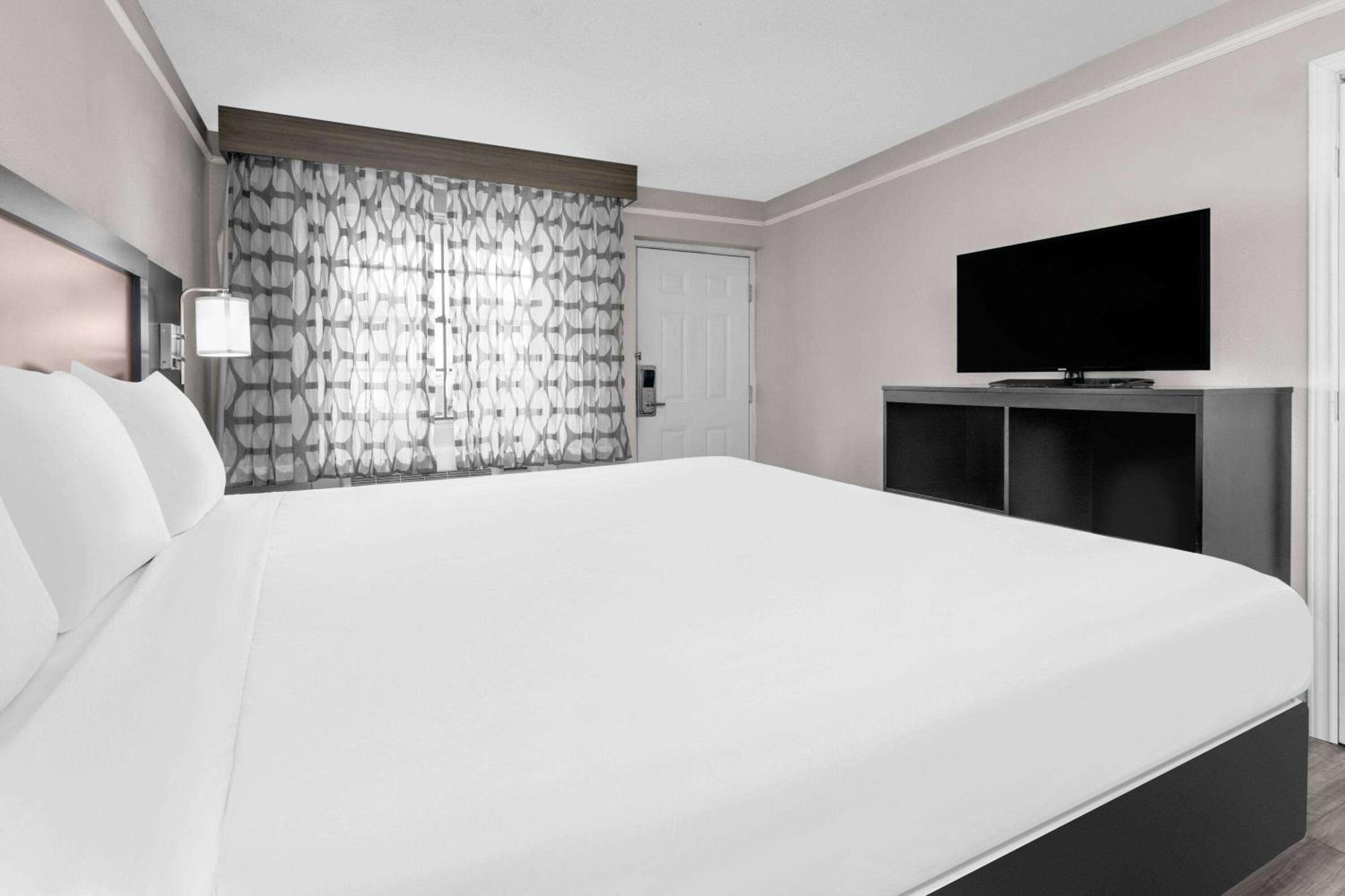 Deluxe King Room - Photo 1