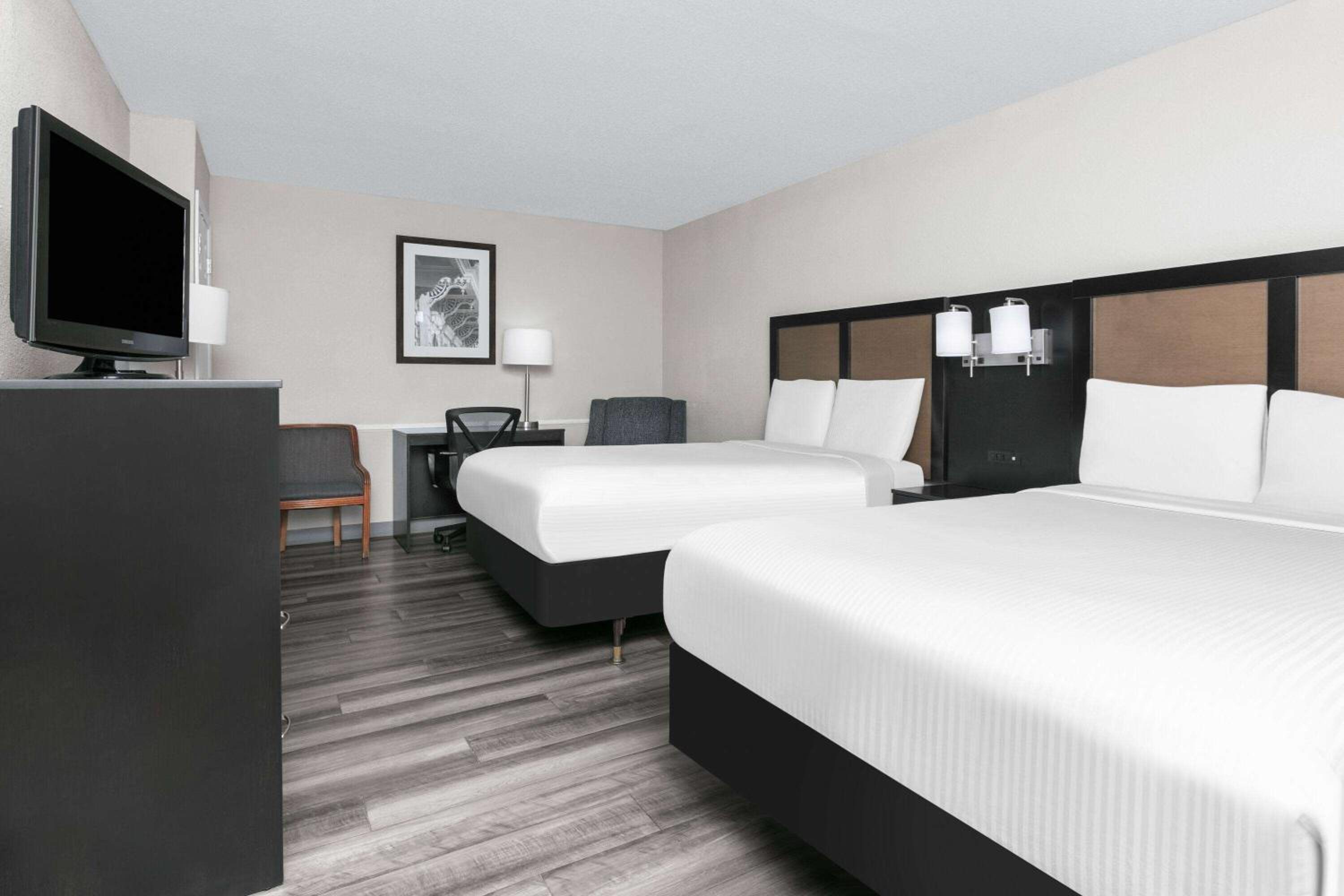 Deluxe Double Room with Two Double Beds - Photo 1