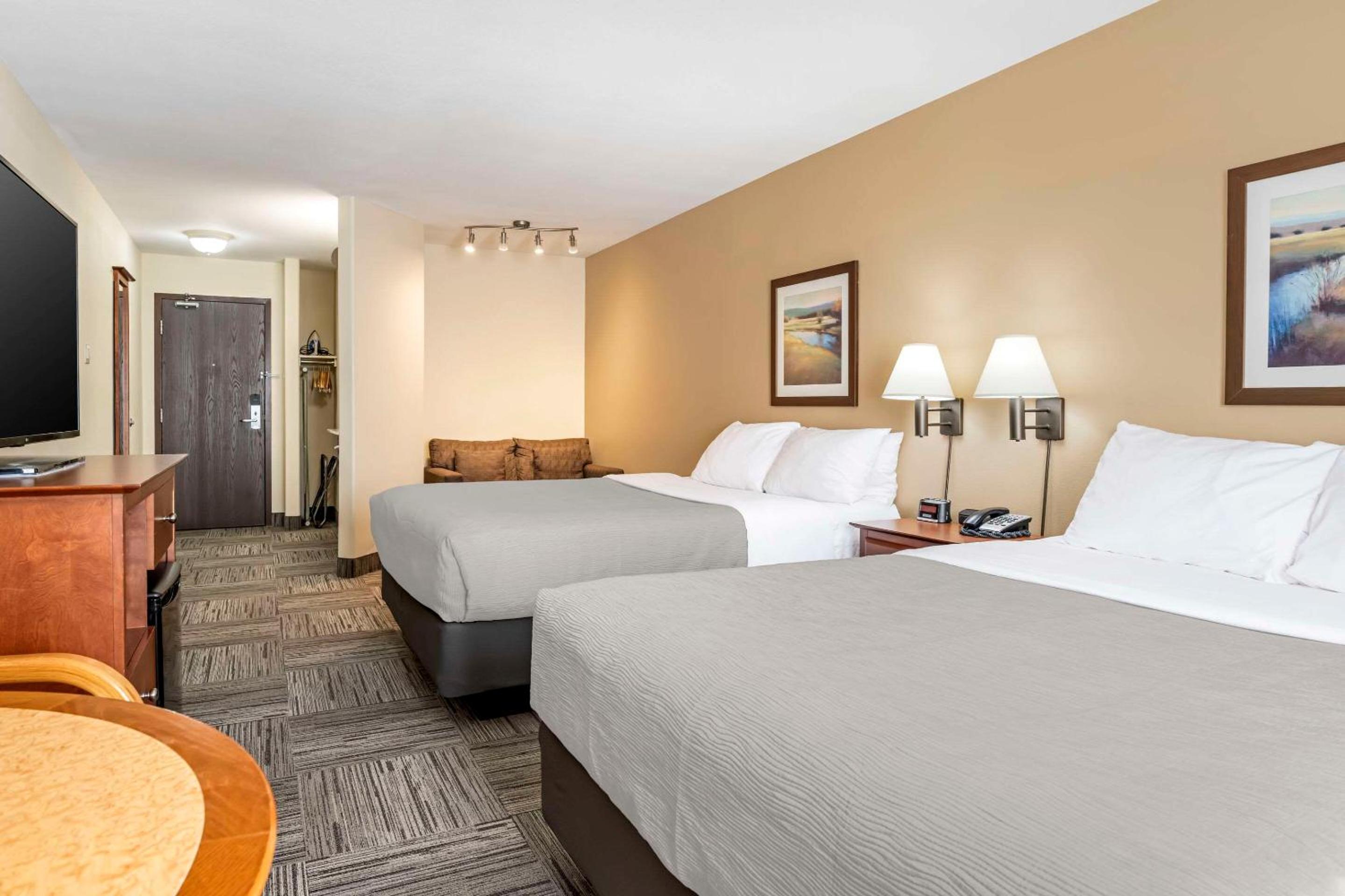 Queen Room with Two Queen Beds - Non Smoking