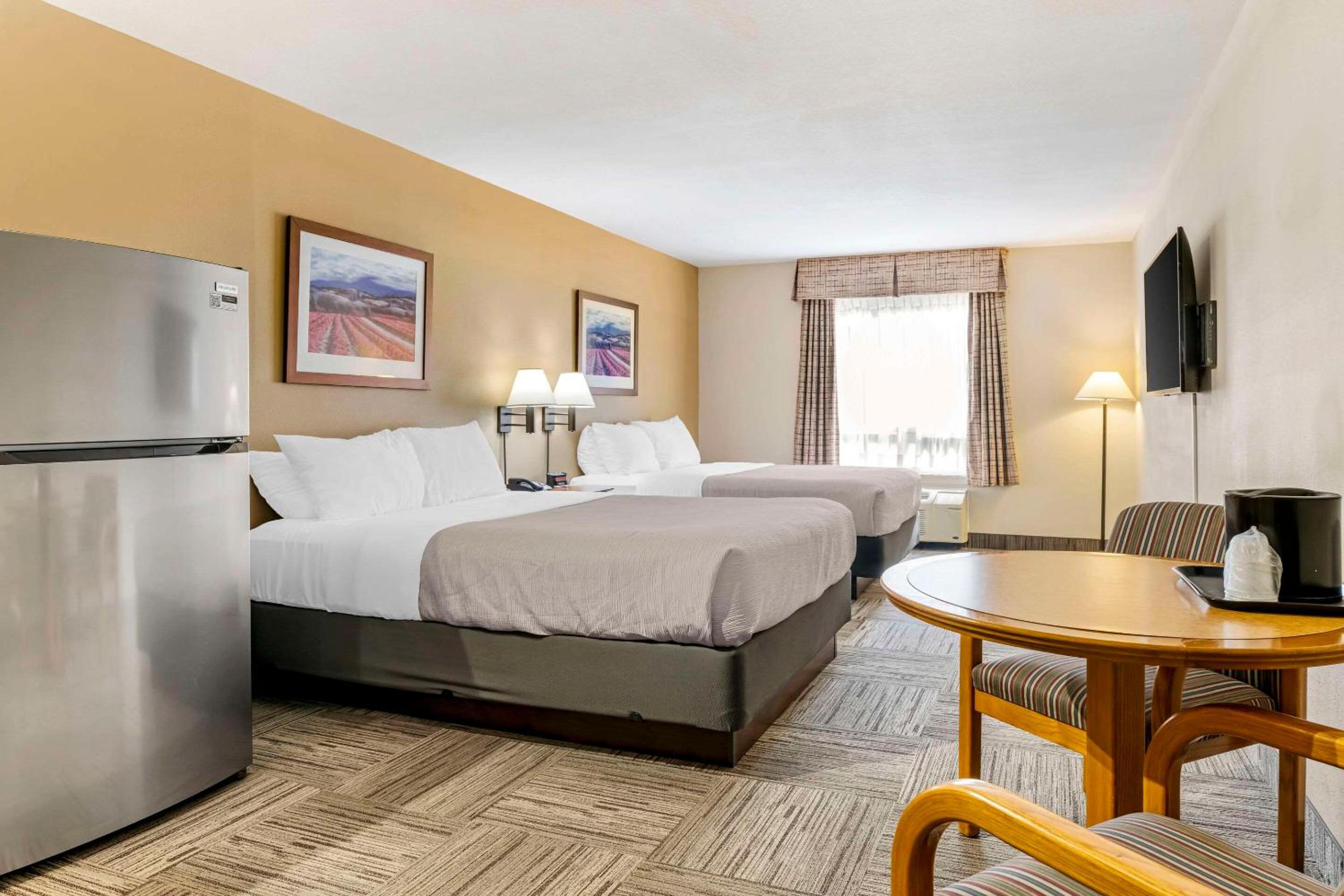 Efficiency Queen Room with Two Queen Beds - Non Smoking