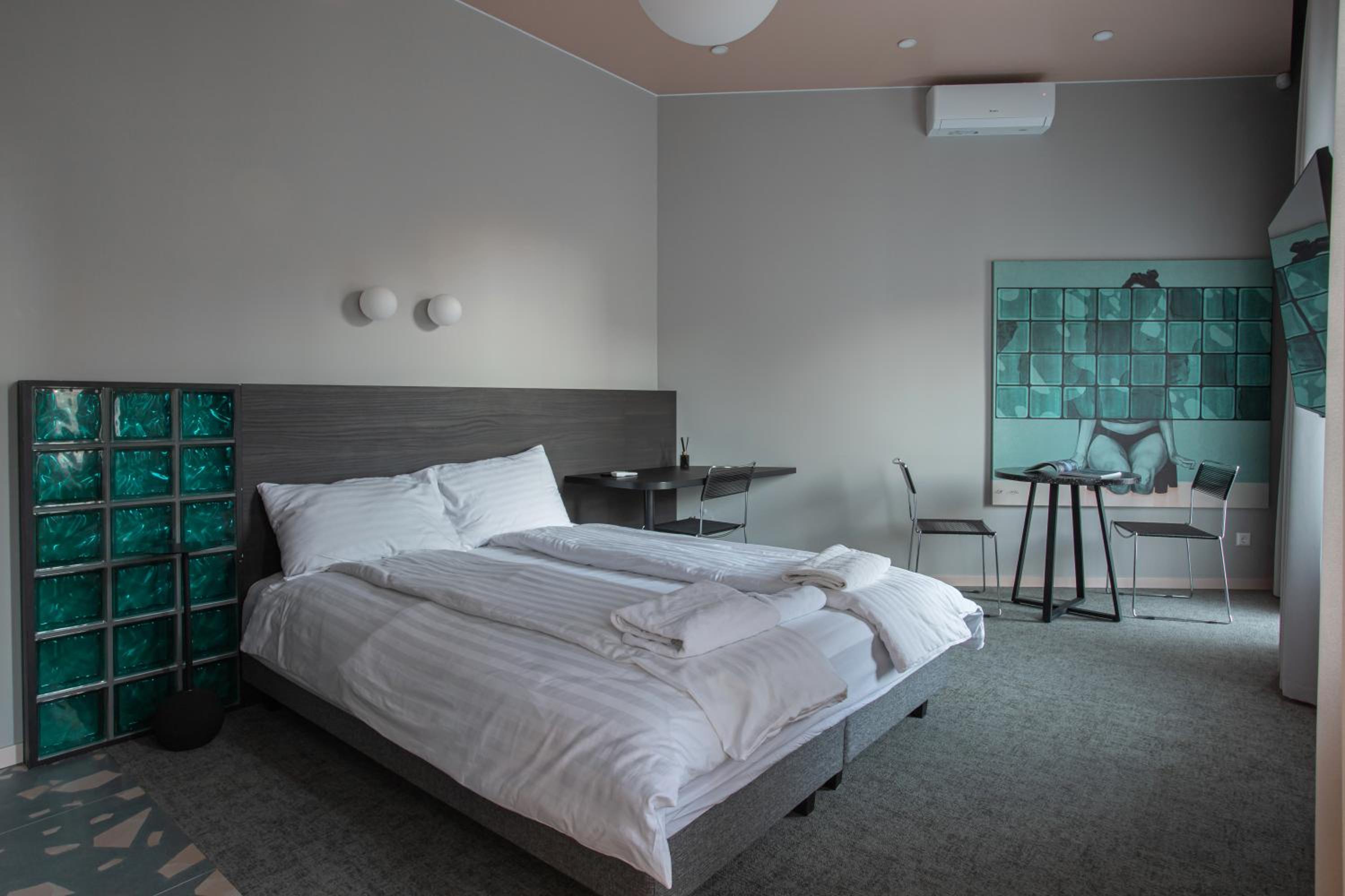 Double Room with Balcony - Photo 10
