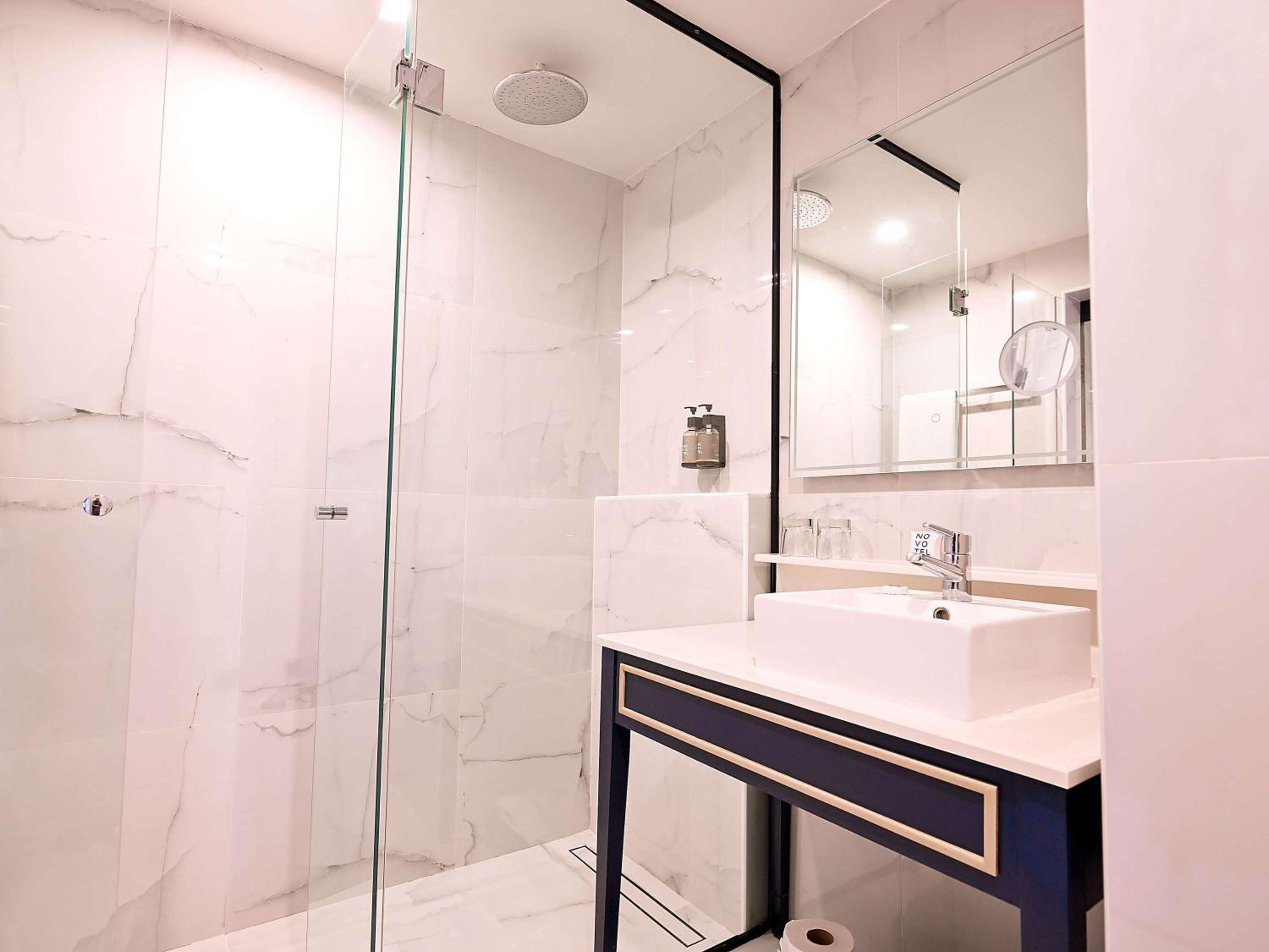Standard Twin Room - Photo 4