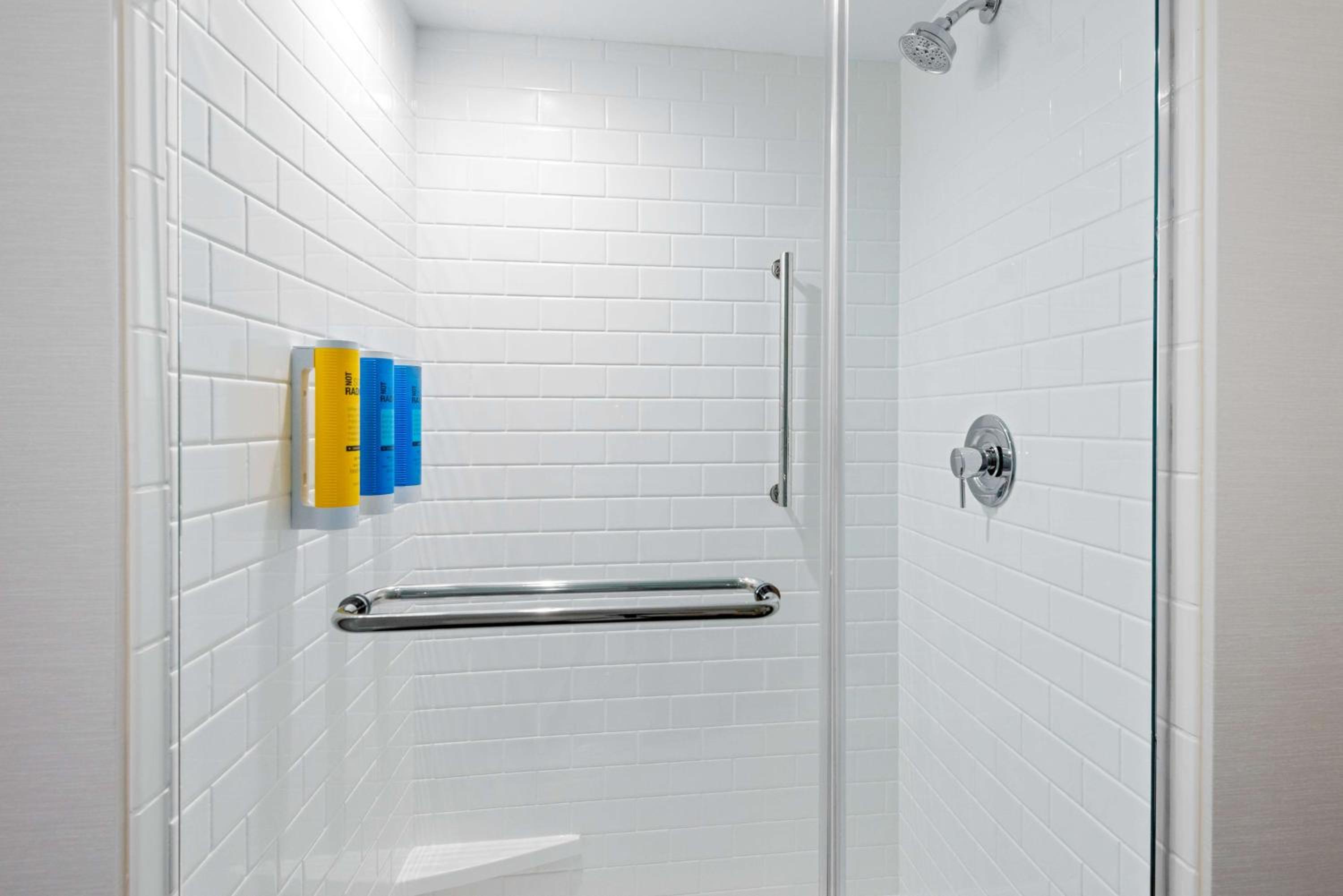King Room with Walk-In Shower - Photo 4