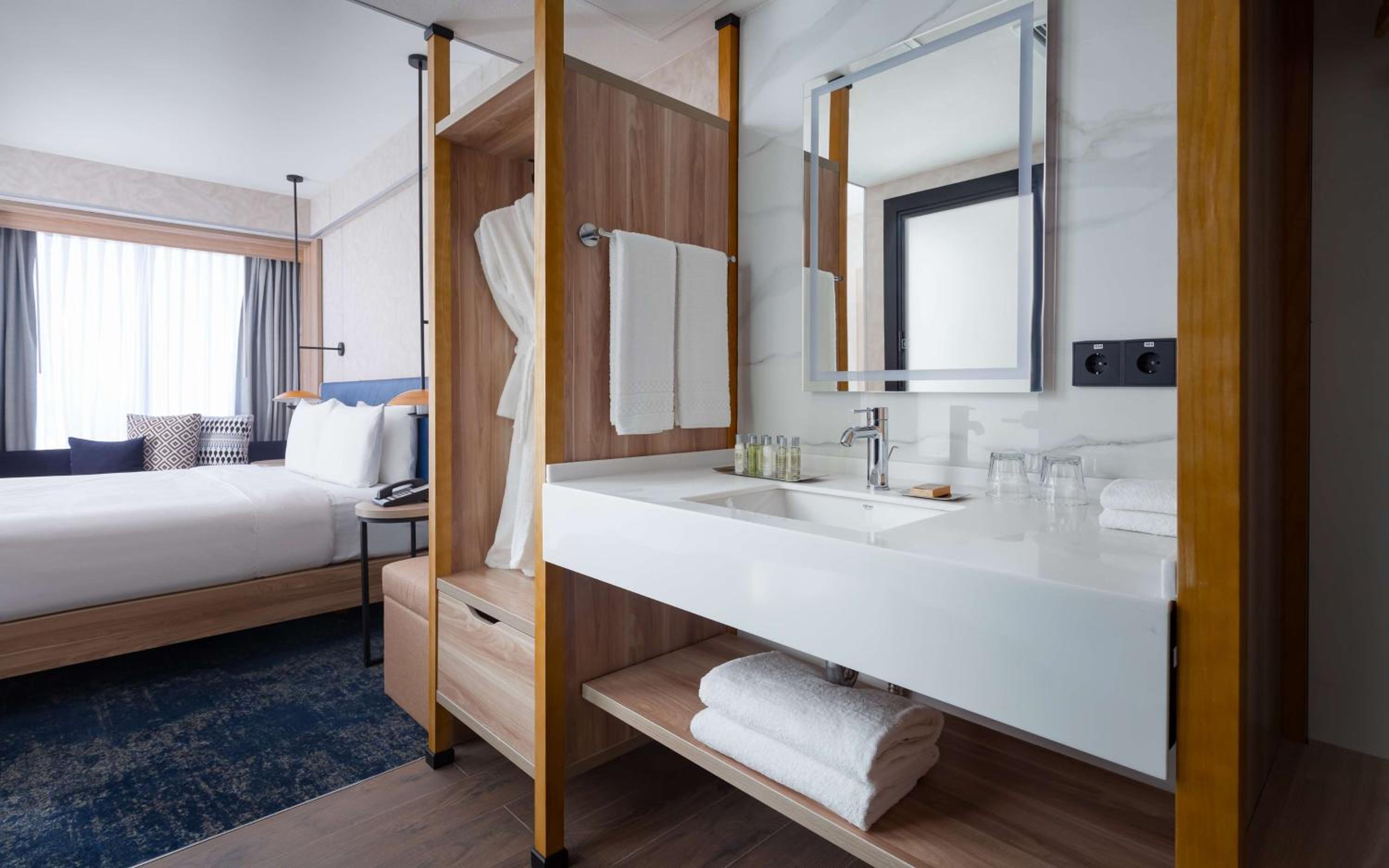 One-Bedroom King Suite - Photo 3