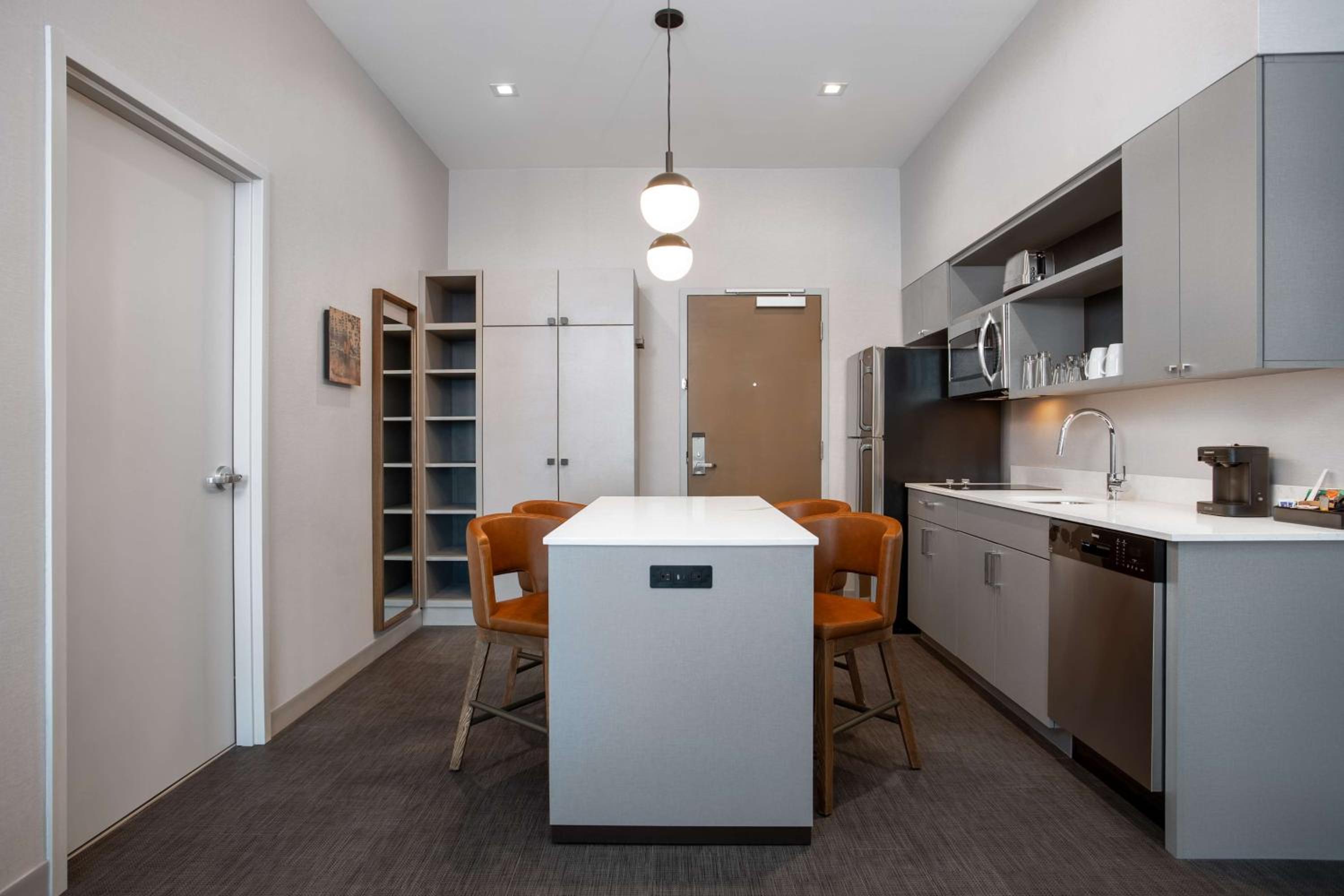 One-Bedroom King Suite with Balcony and Washer/Dryer - Photo 4