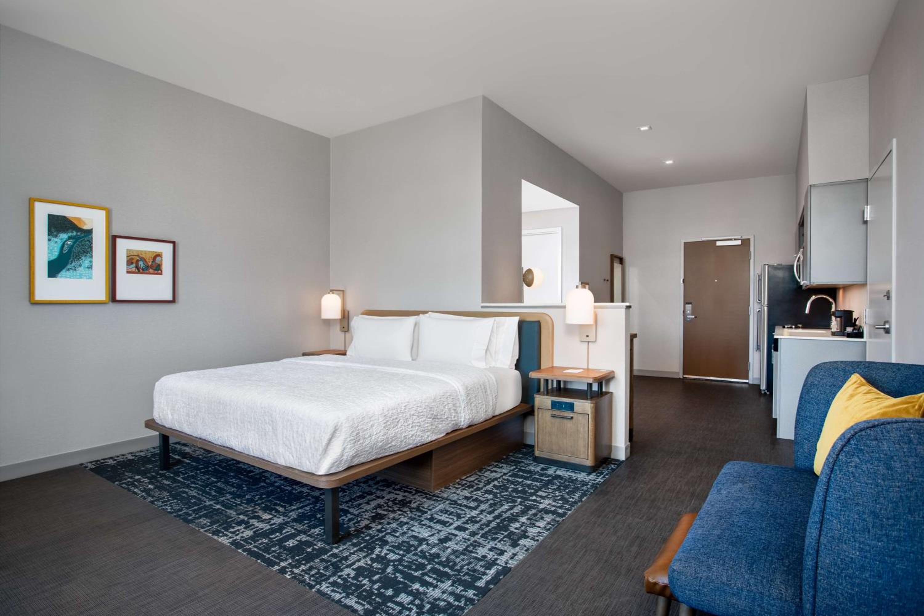 Efficiency King Suite  - Photo 1