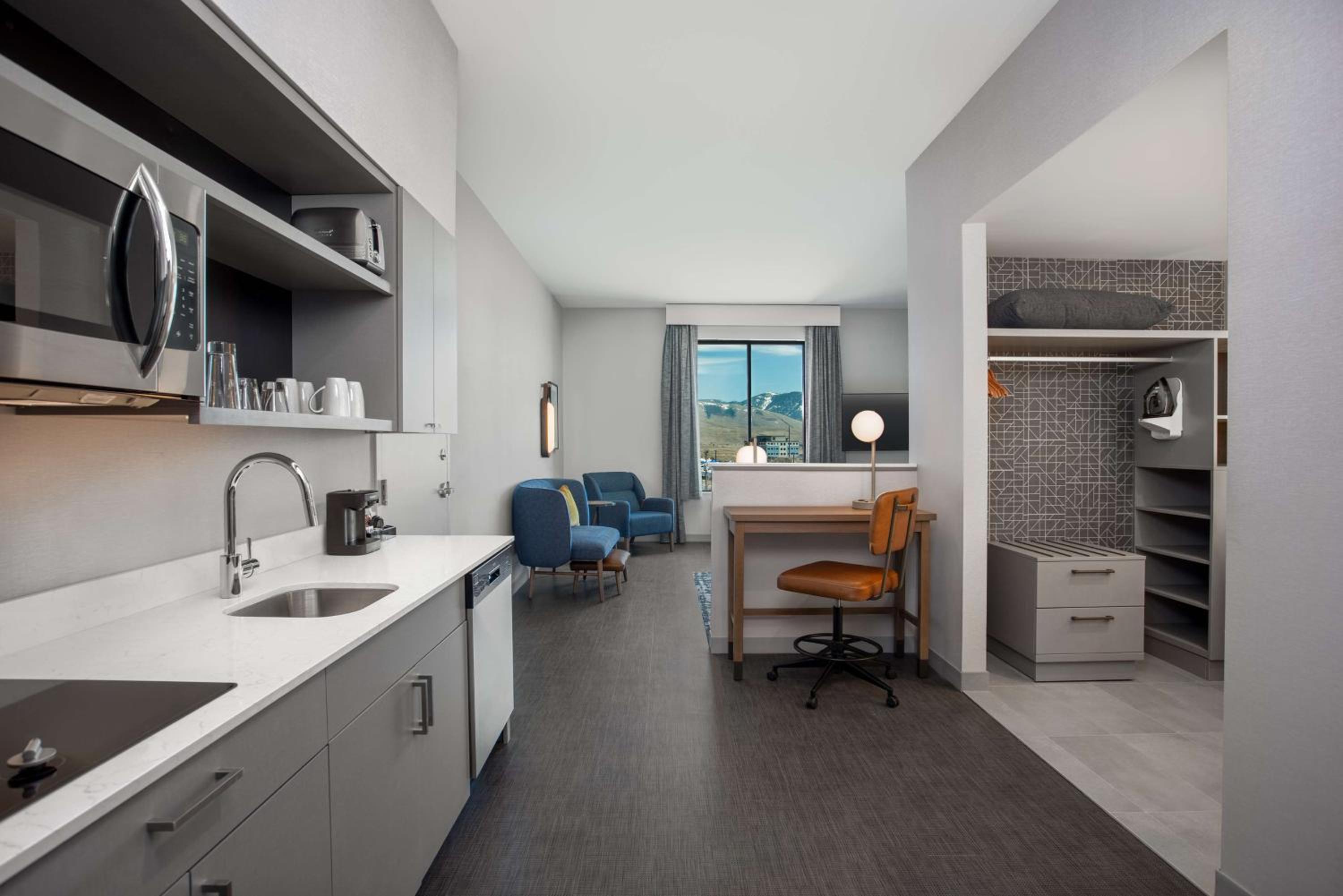 Efficiency King Suite  - Photo 2