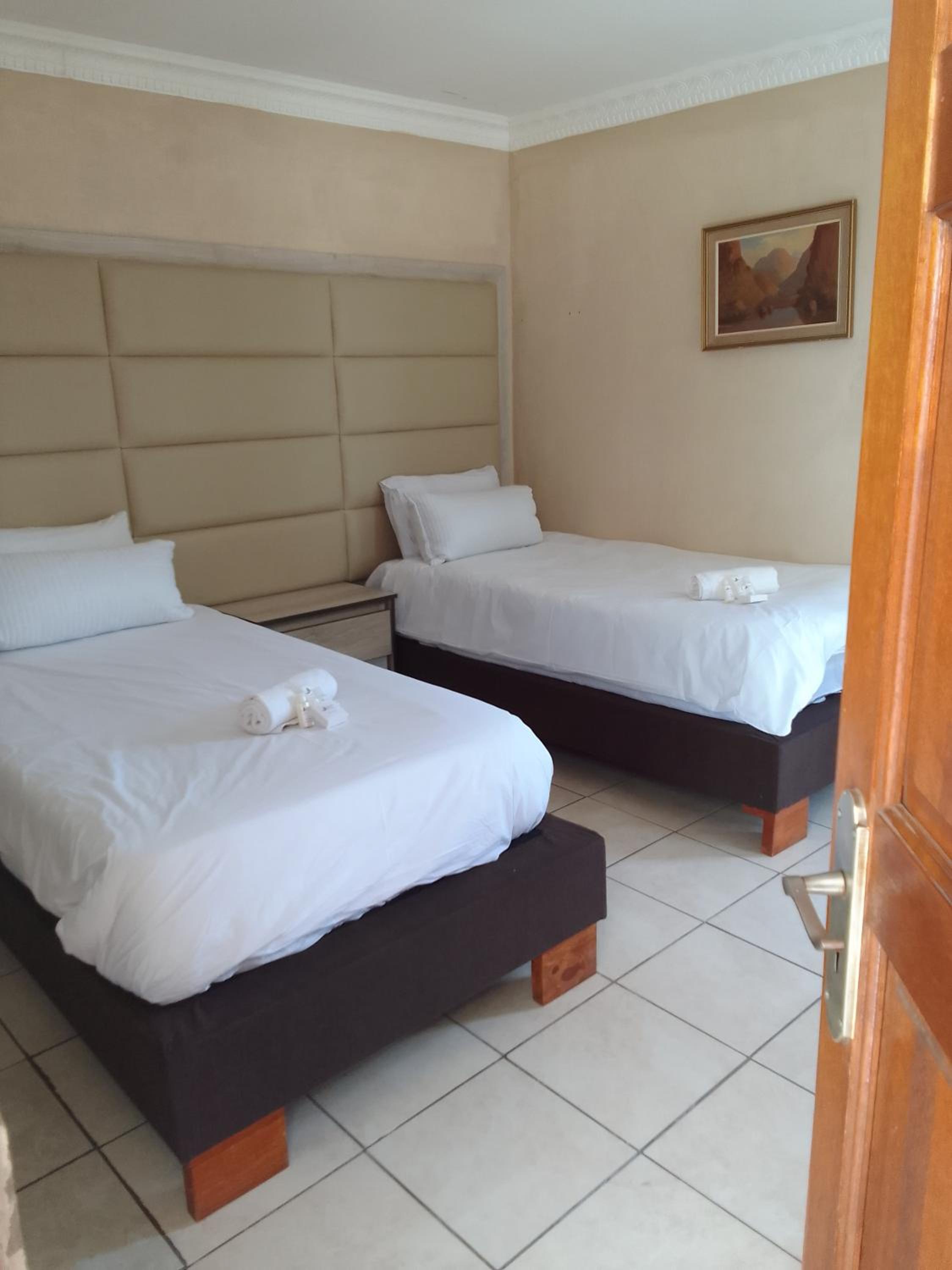 Deluxe Twin Room photo 2
