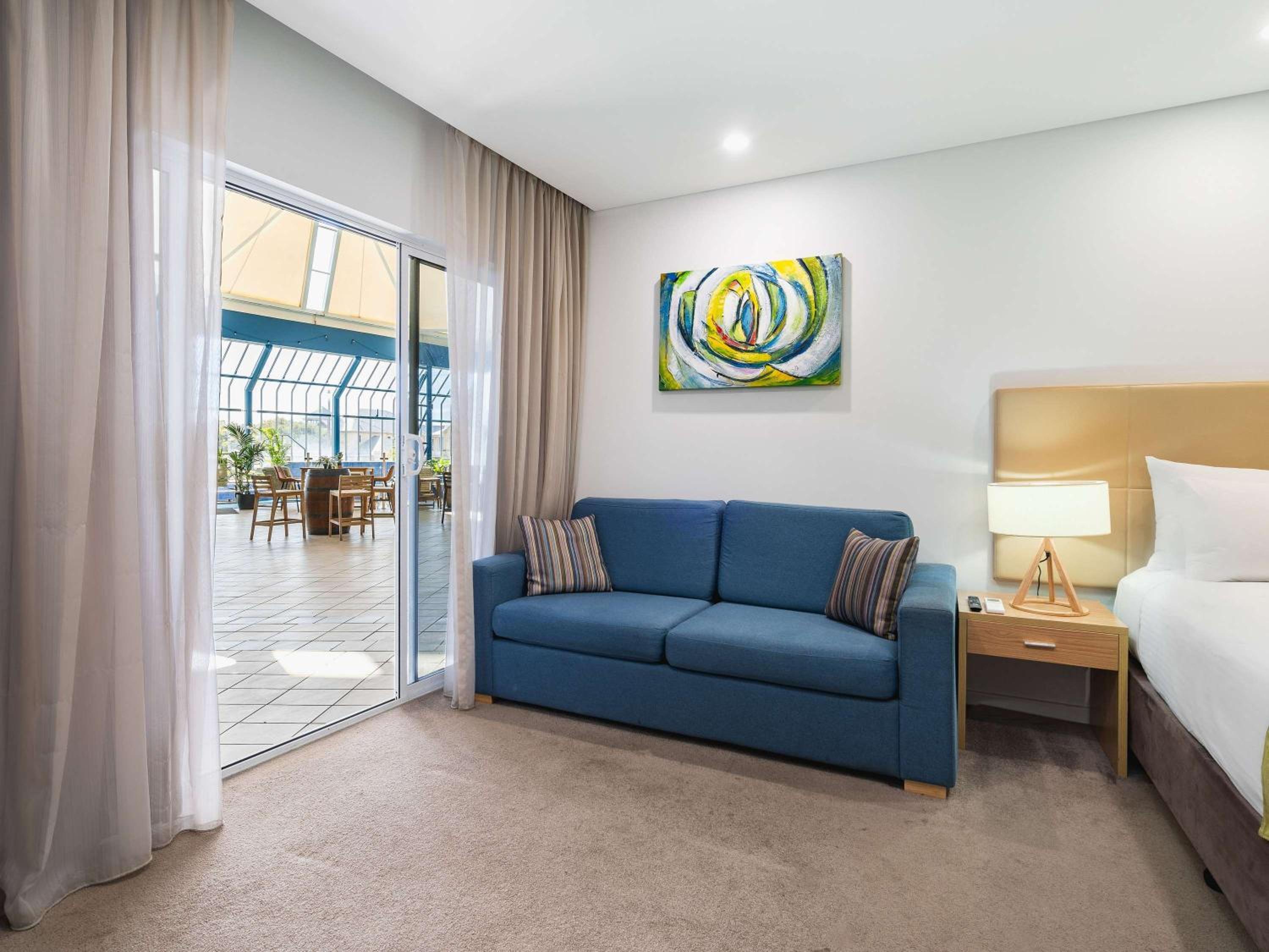 Standard Room with One Queen Bed - Pool Side