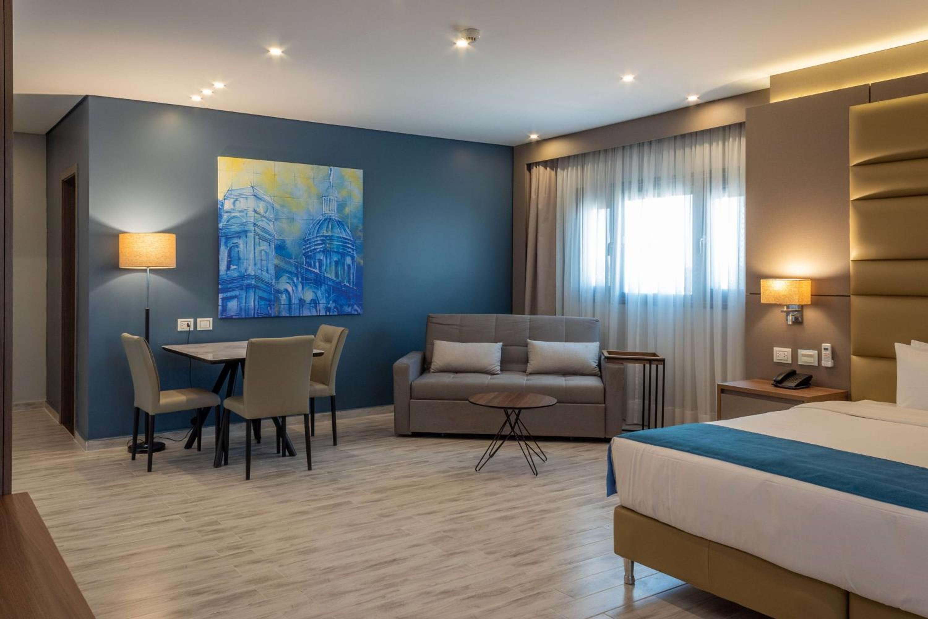 King Suite with Sofa Bed - Non-Smoking - Photo 1