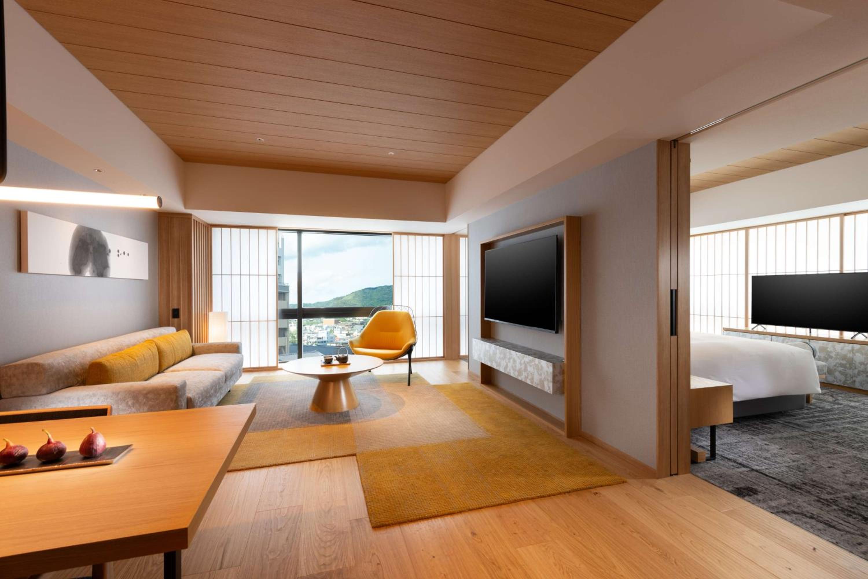 Deluxe King Suite