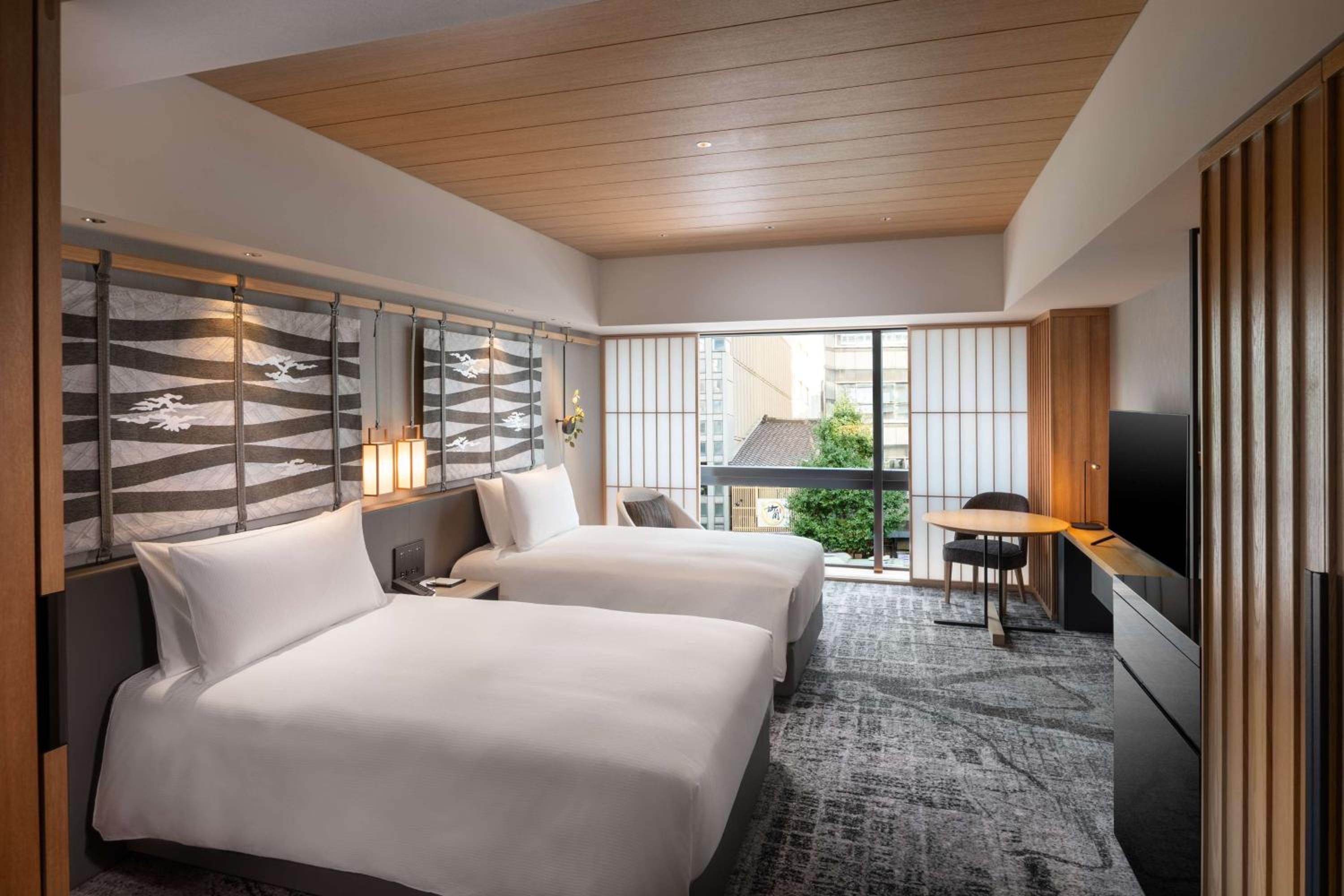 Deluxe Twin Room with City View