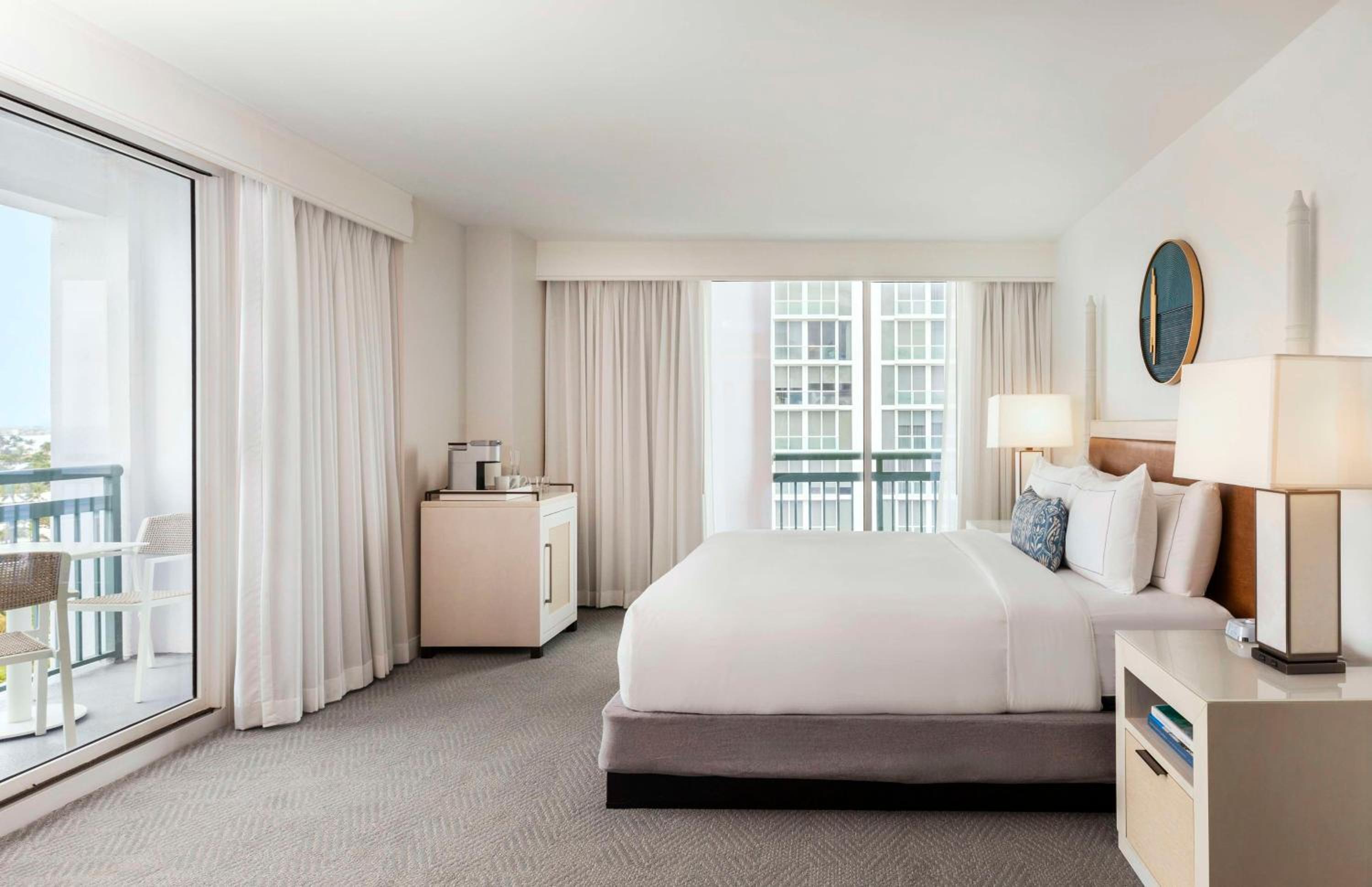 King Room with Corner View - Photo 1