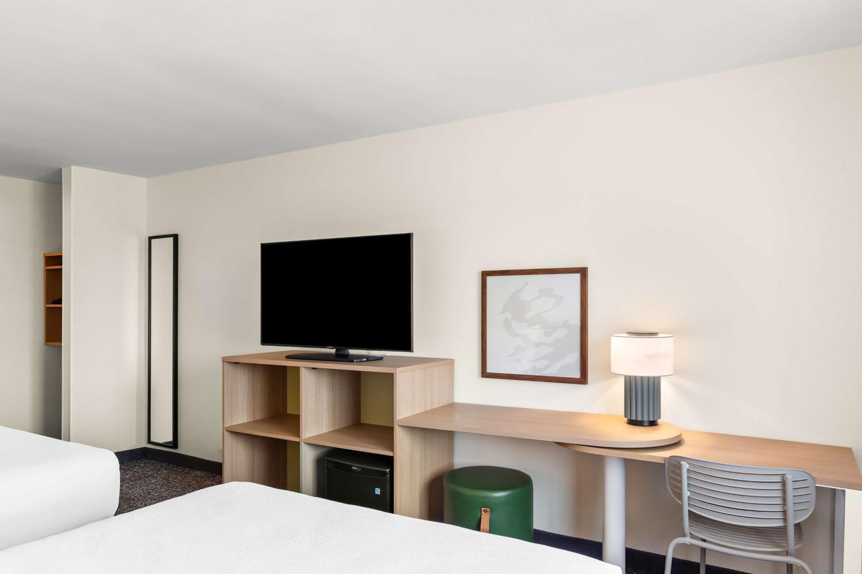 Queen Room with Two Queen Beds - Photo 1