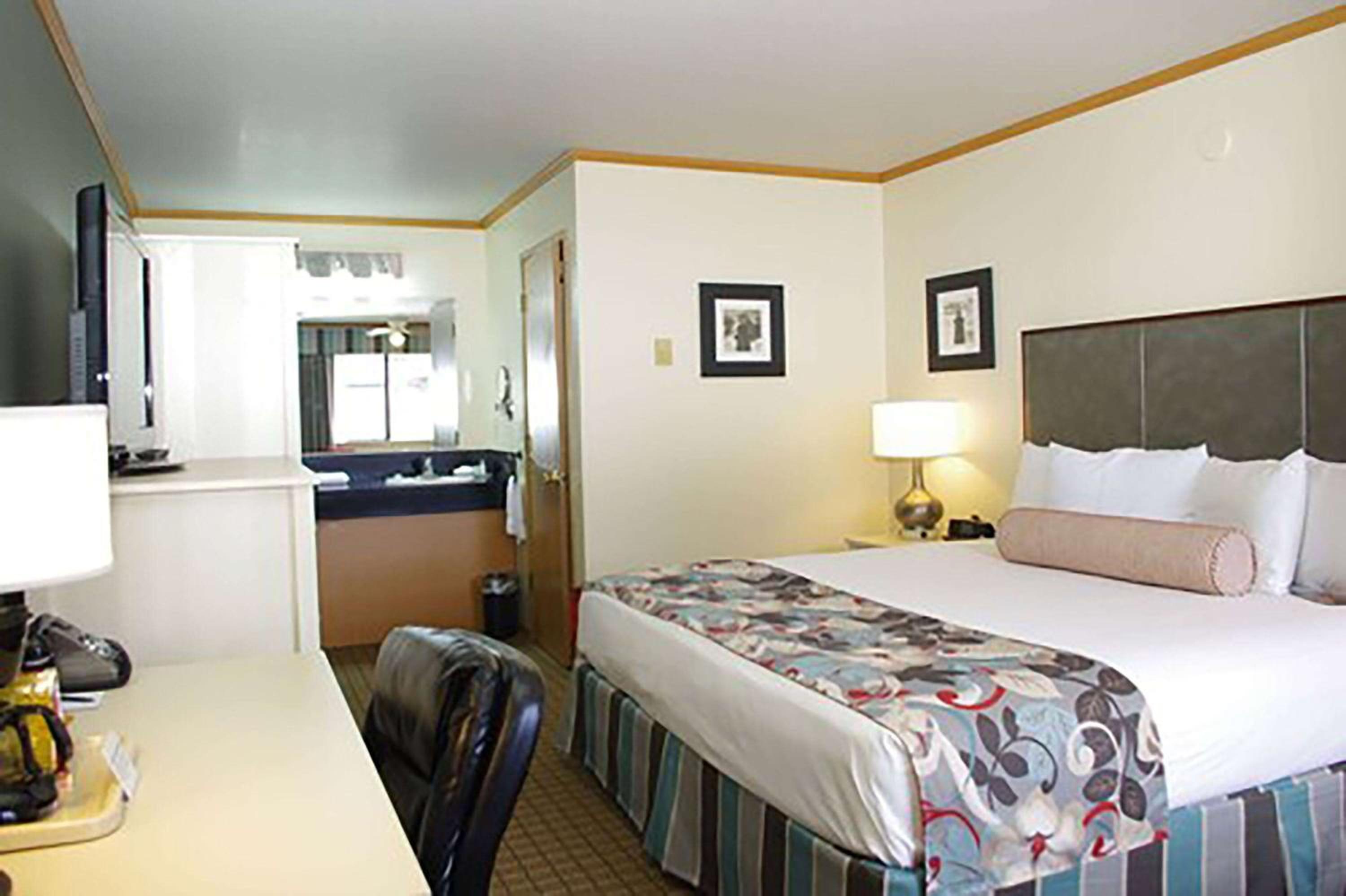King Room - Non-Smoking photo 1