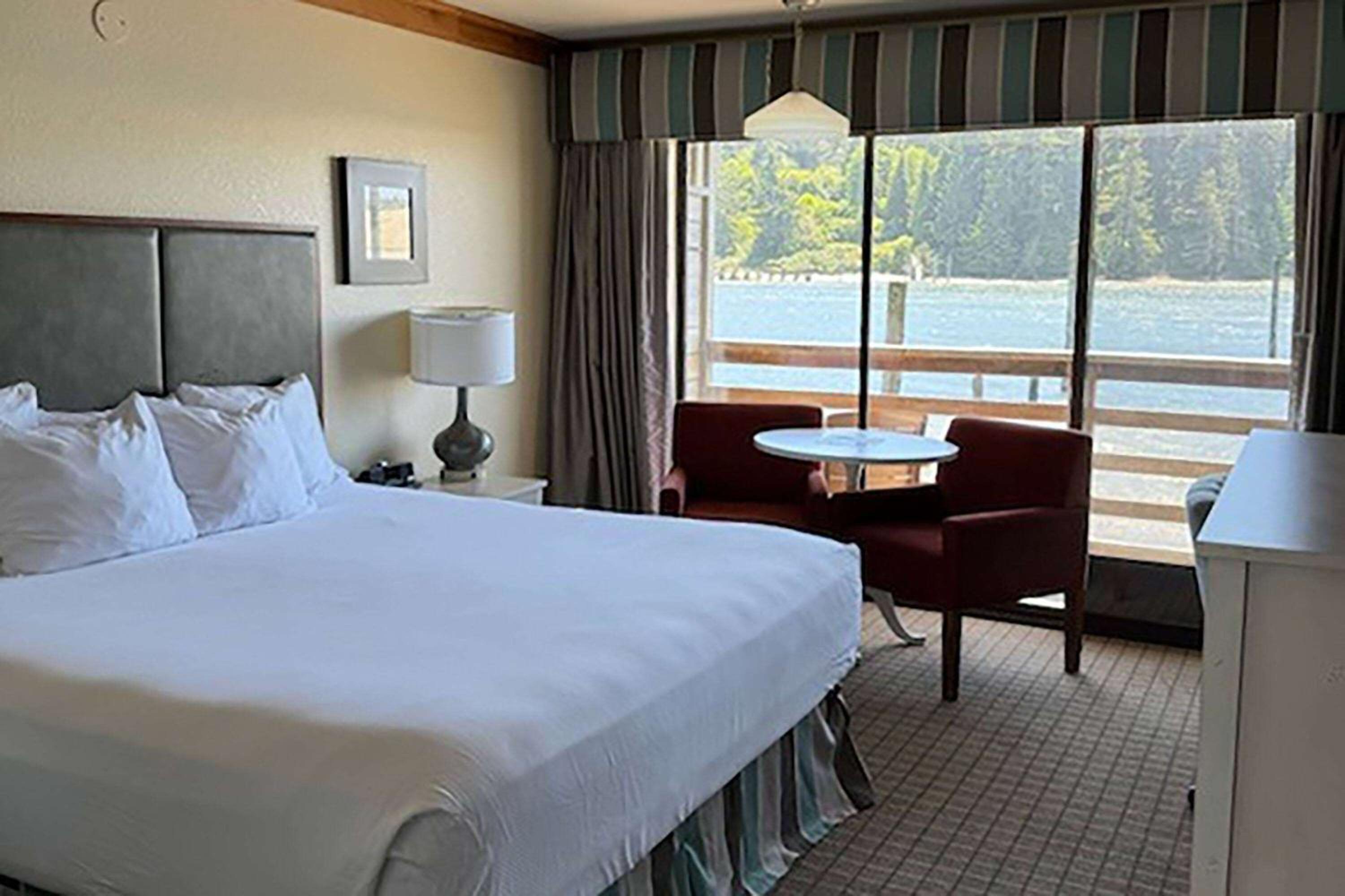 King Room with River View - Non-Smoking - Photo 1