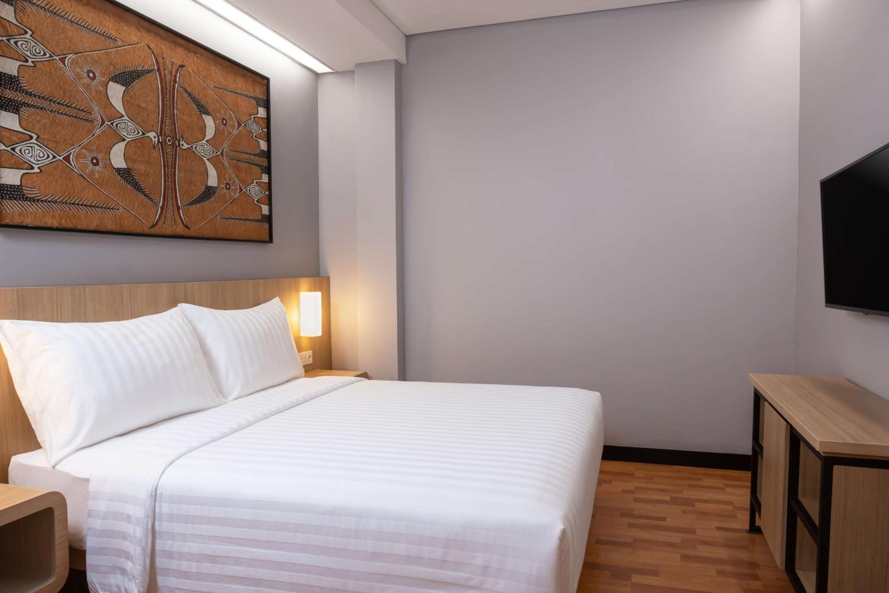 Superior Double Room with Shower Only - Smoking - Photo 3