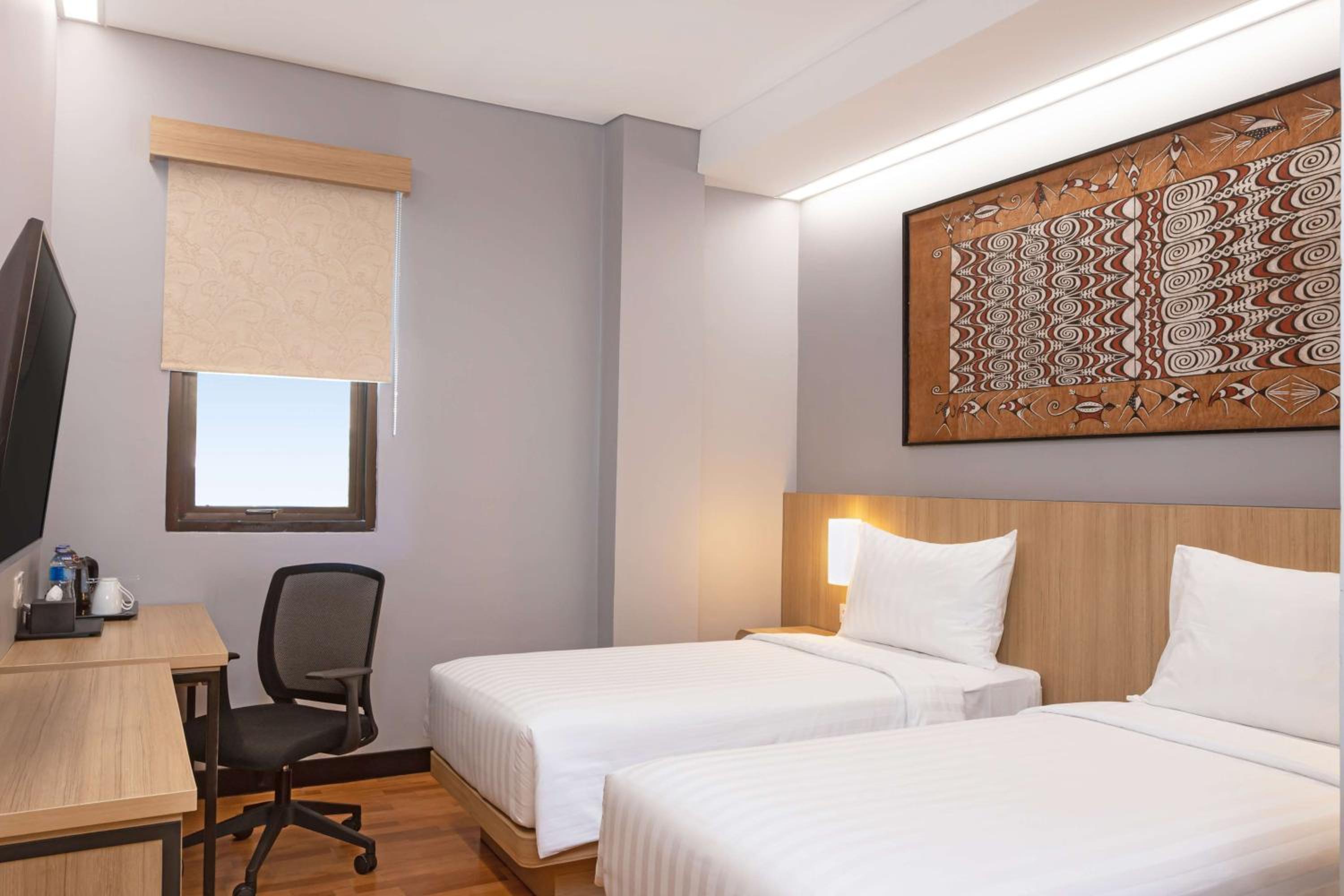 Superior Twin Room with Shower Only - Non-Smoking - Photo 1