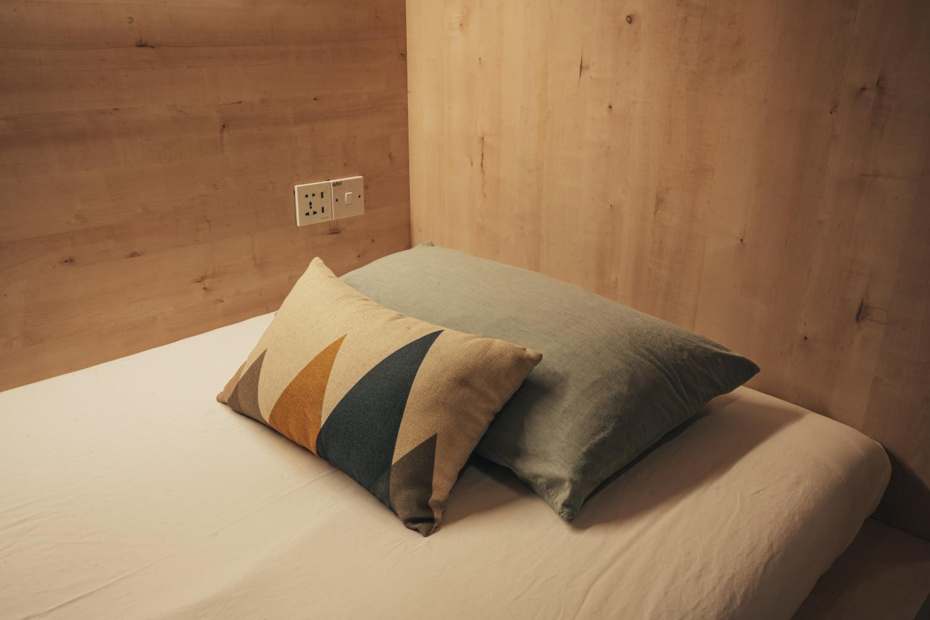 18-Beds Mixed Dormitory (Capsule Style) photo 2