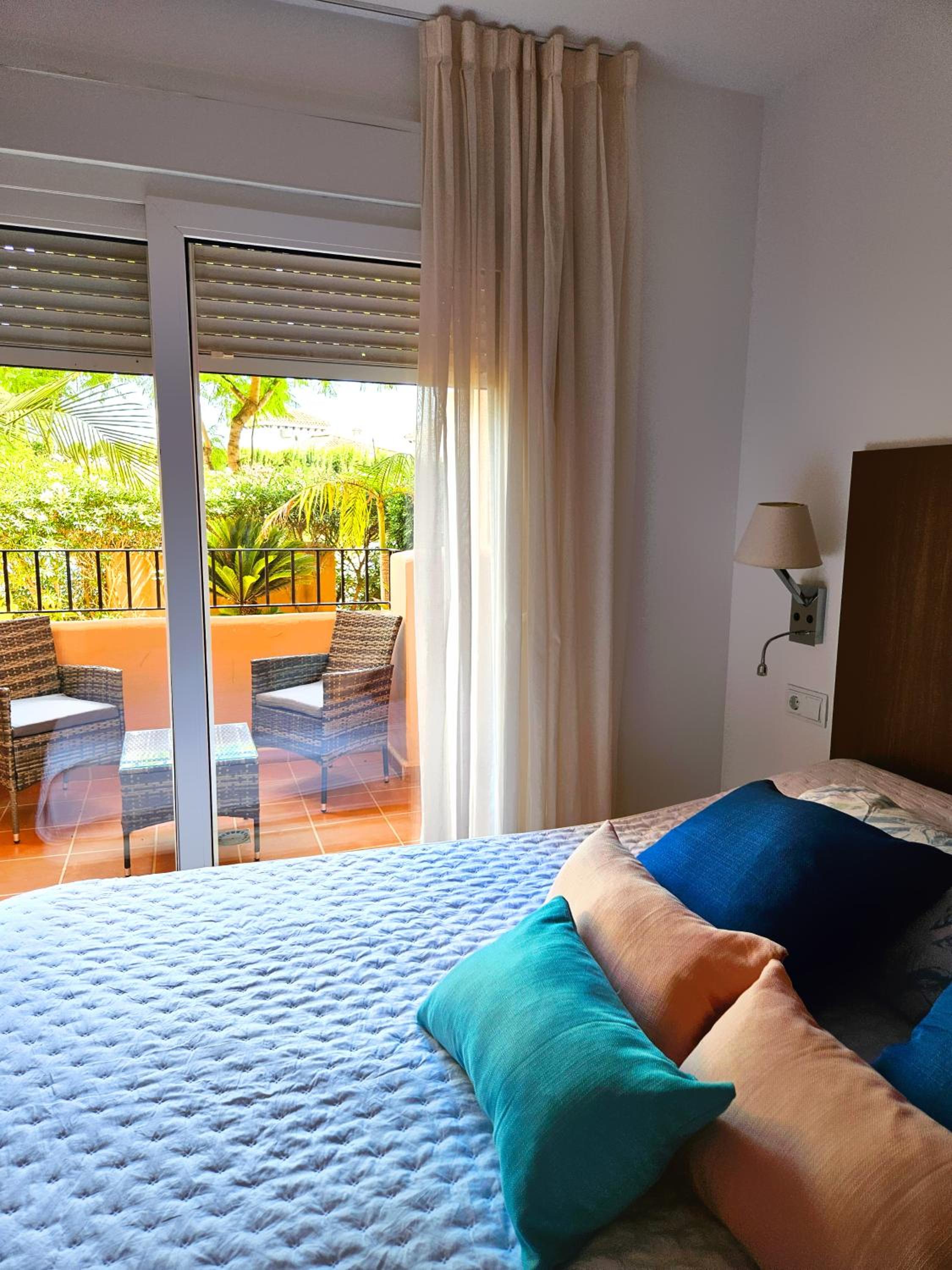 Apartamento de dos habitaciones con balcón y terraza