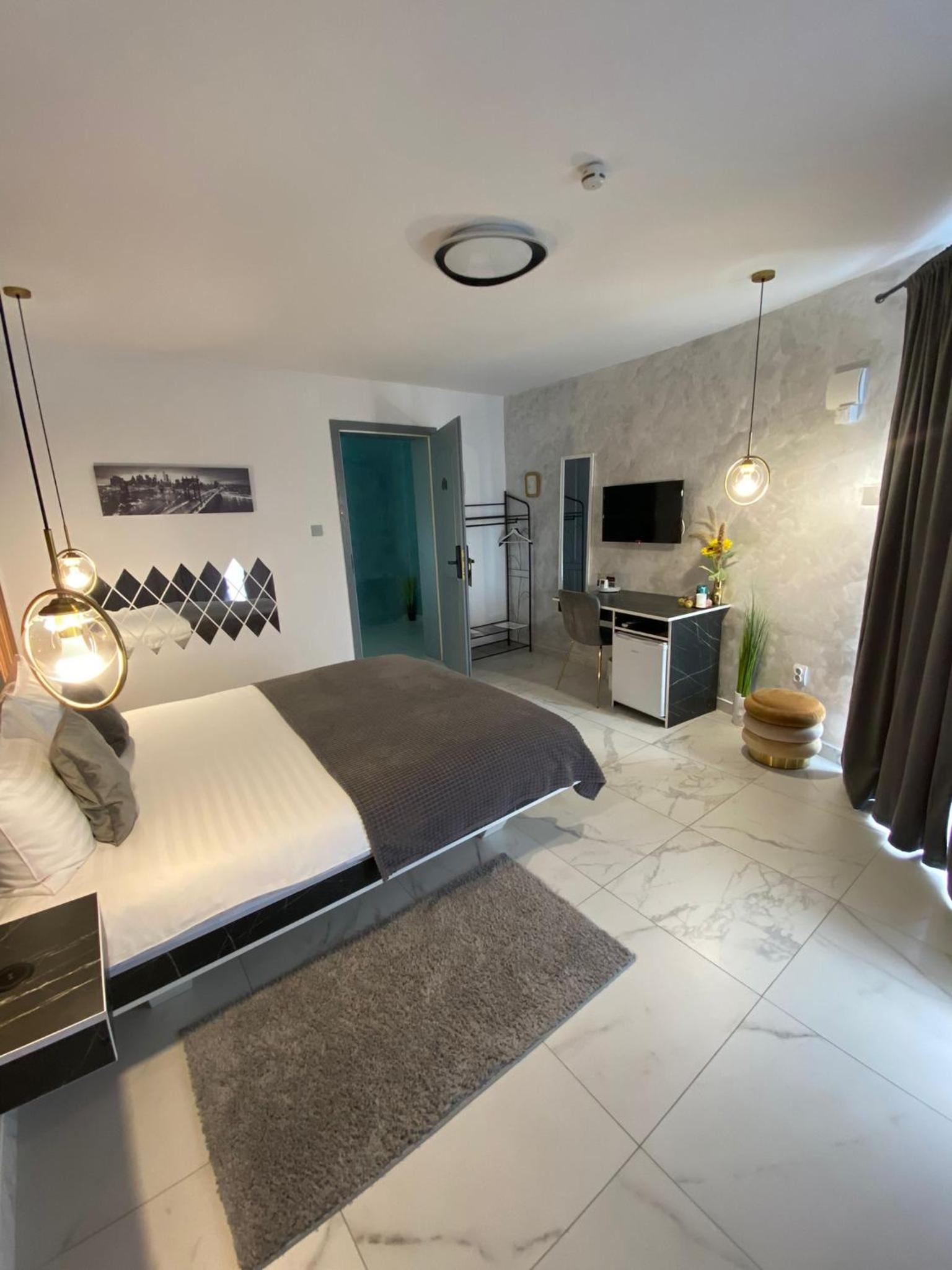 King Room with Spa Bath