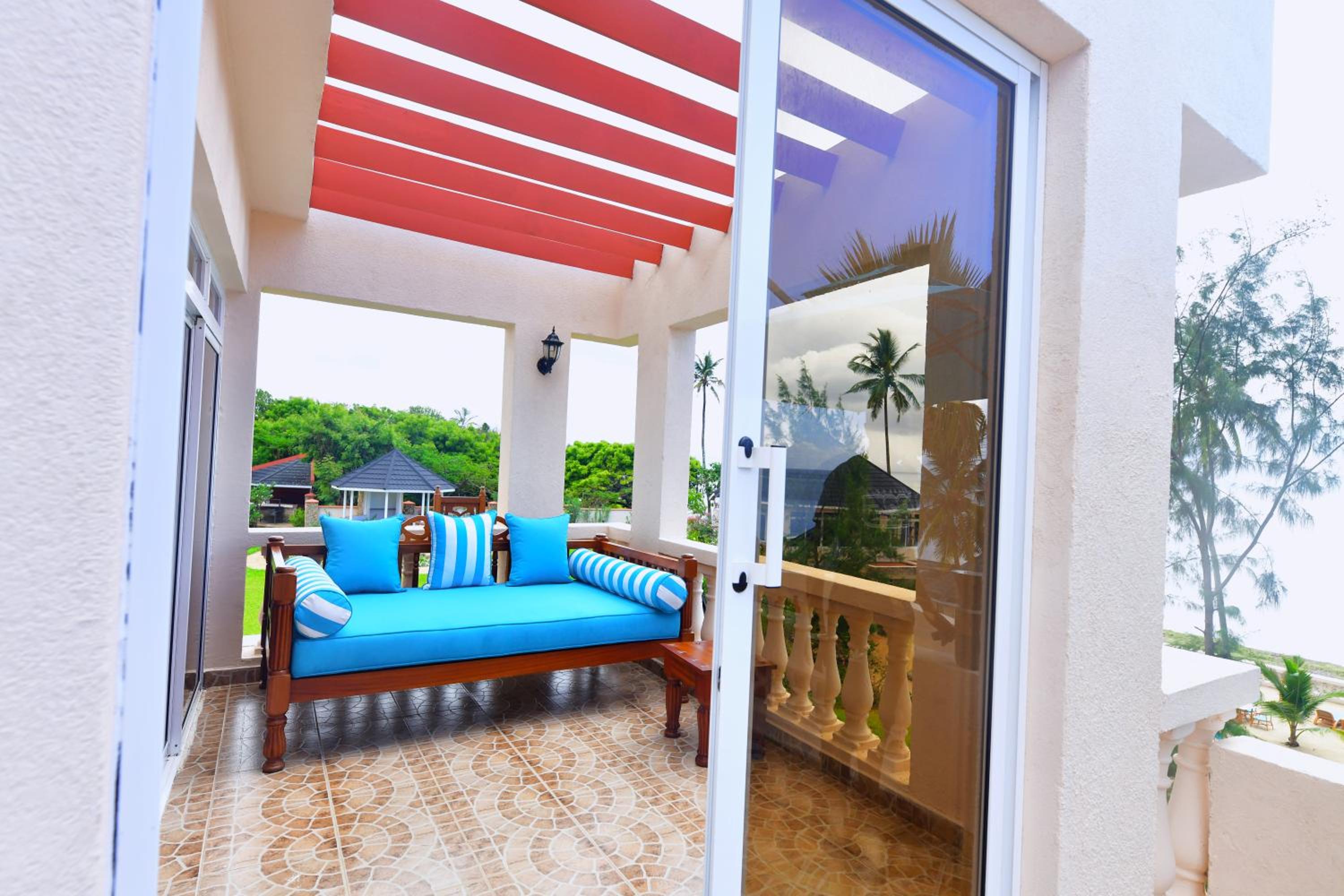Deluxe Suite with Sea View