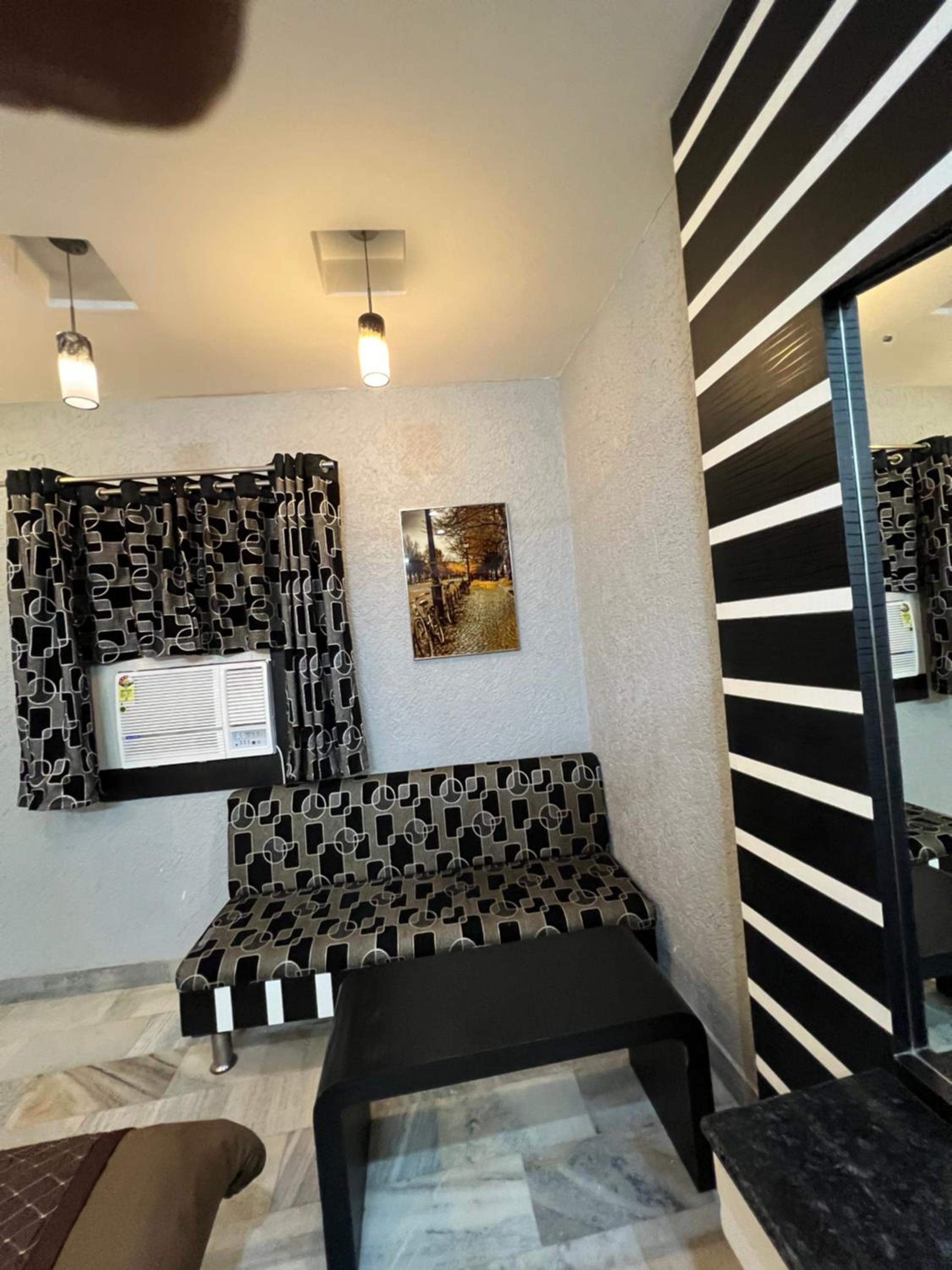 Deluxe Family Room - Photo 2