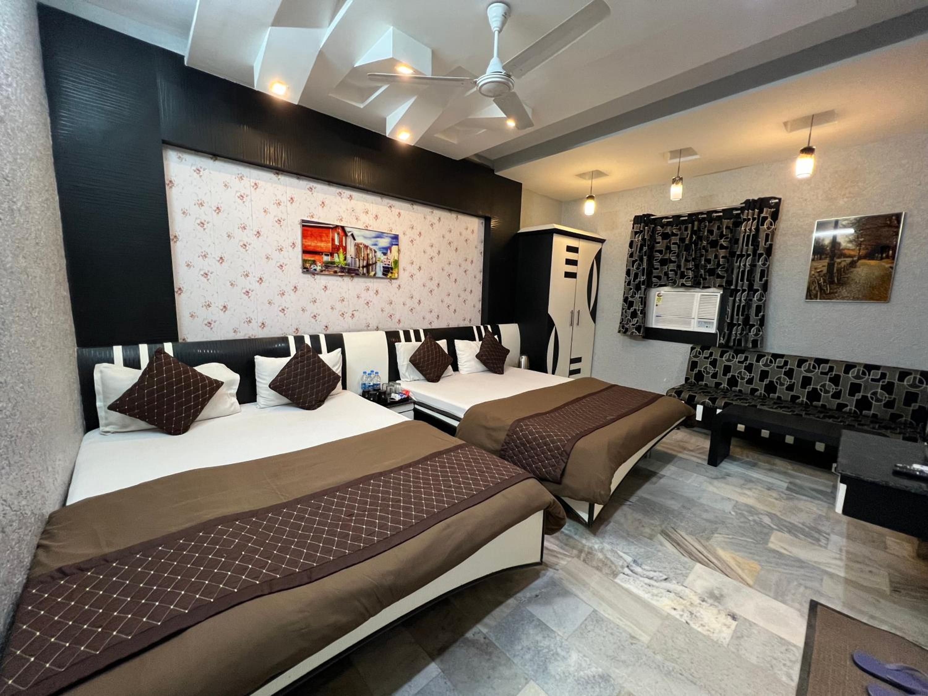 Deluxe Family Room - Photo 1