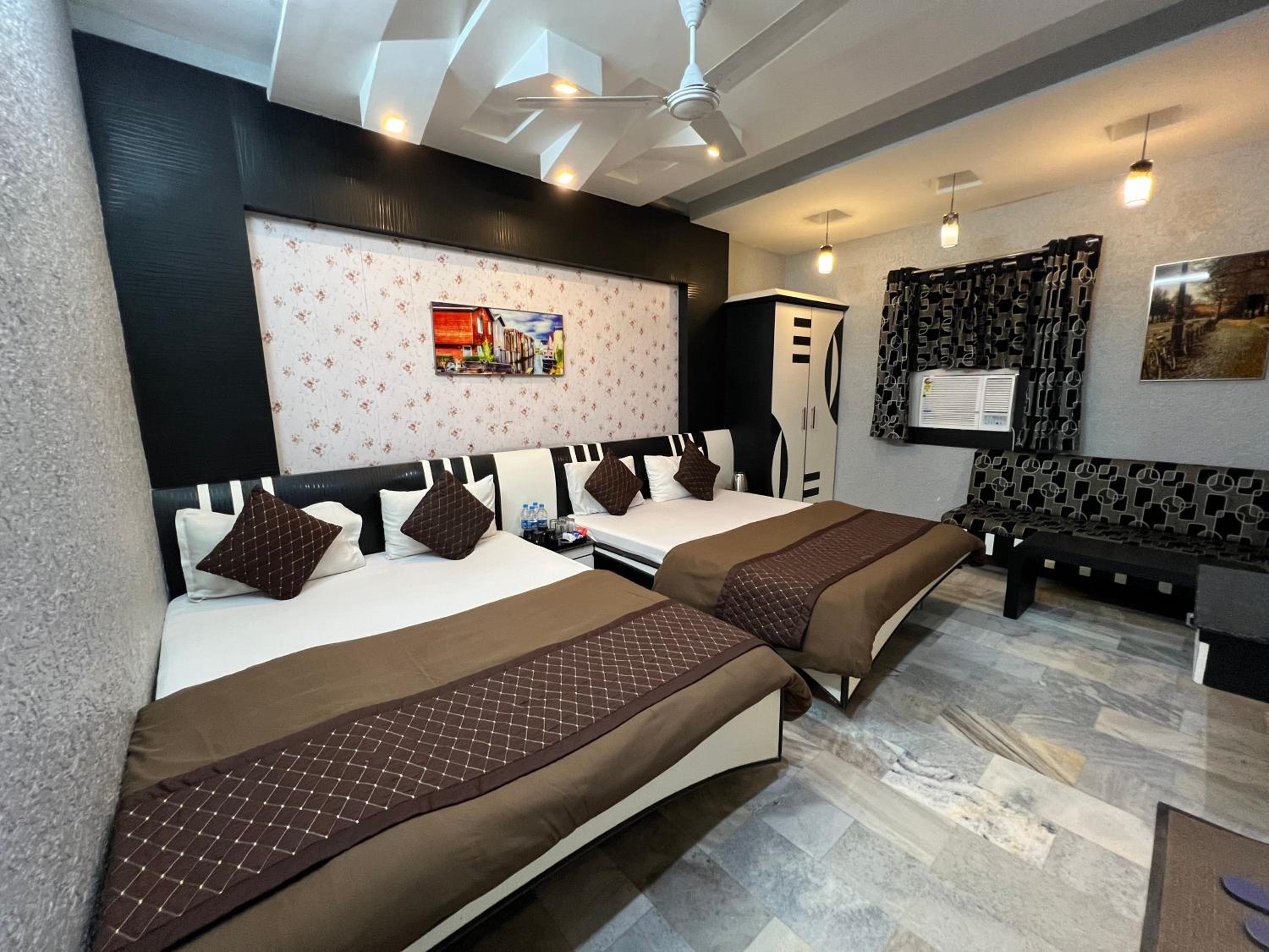 Deluxe Family Room - Photo 17