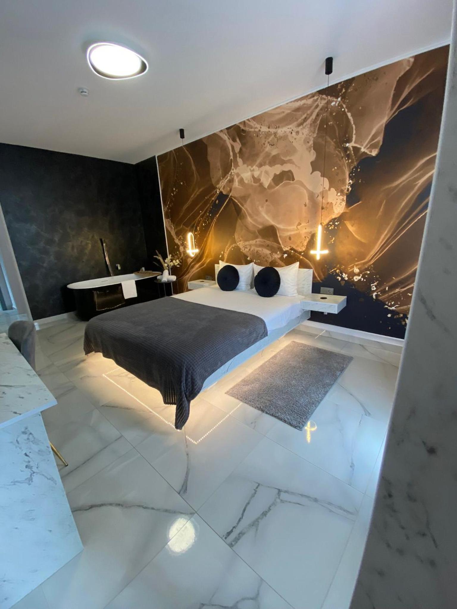 Deluxe Double Room with Bath