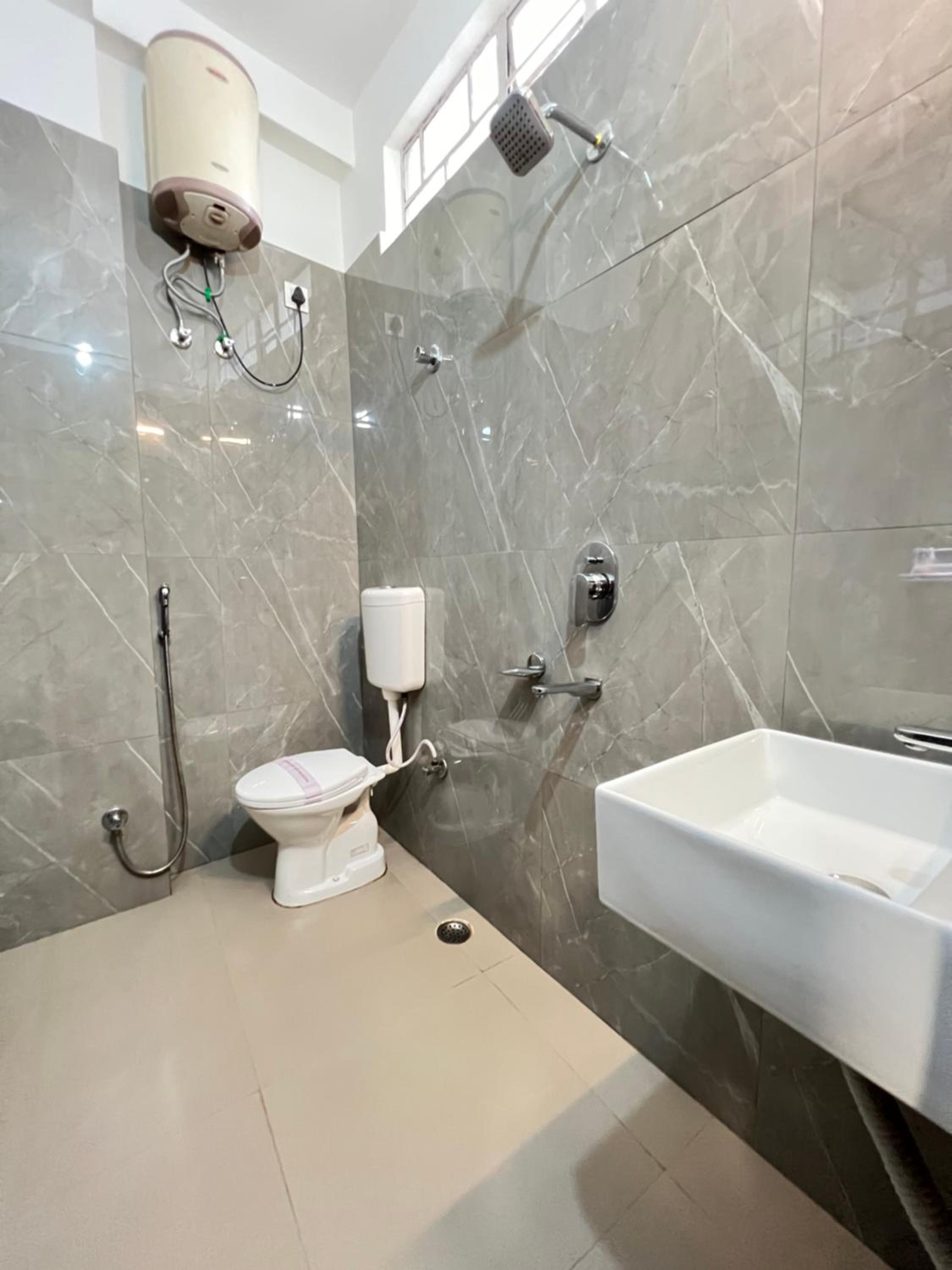 Queen Room - Photo 15
