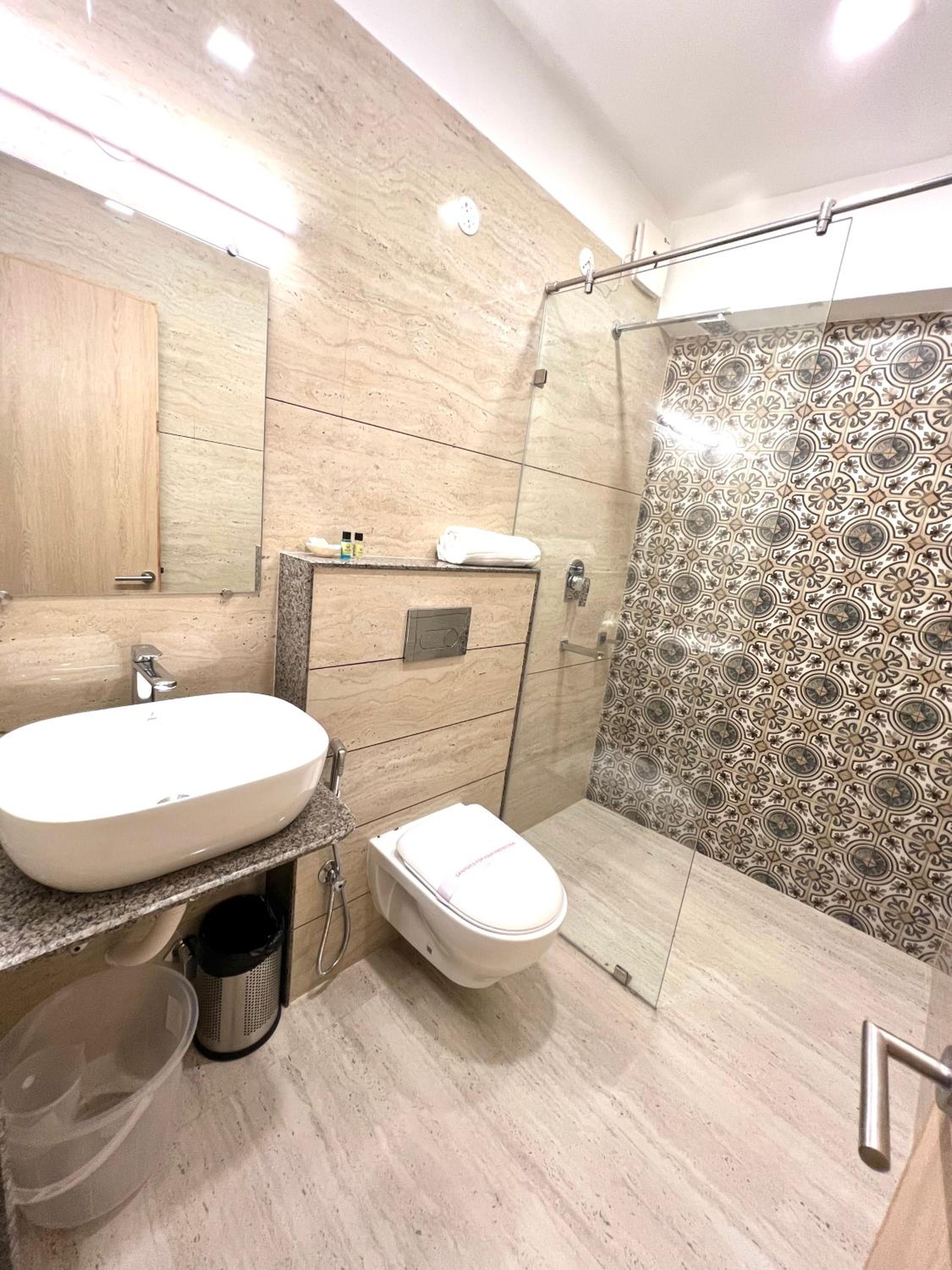 Superior King Room - Photo 5