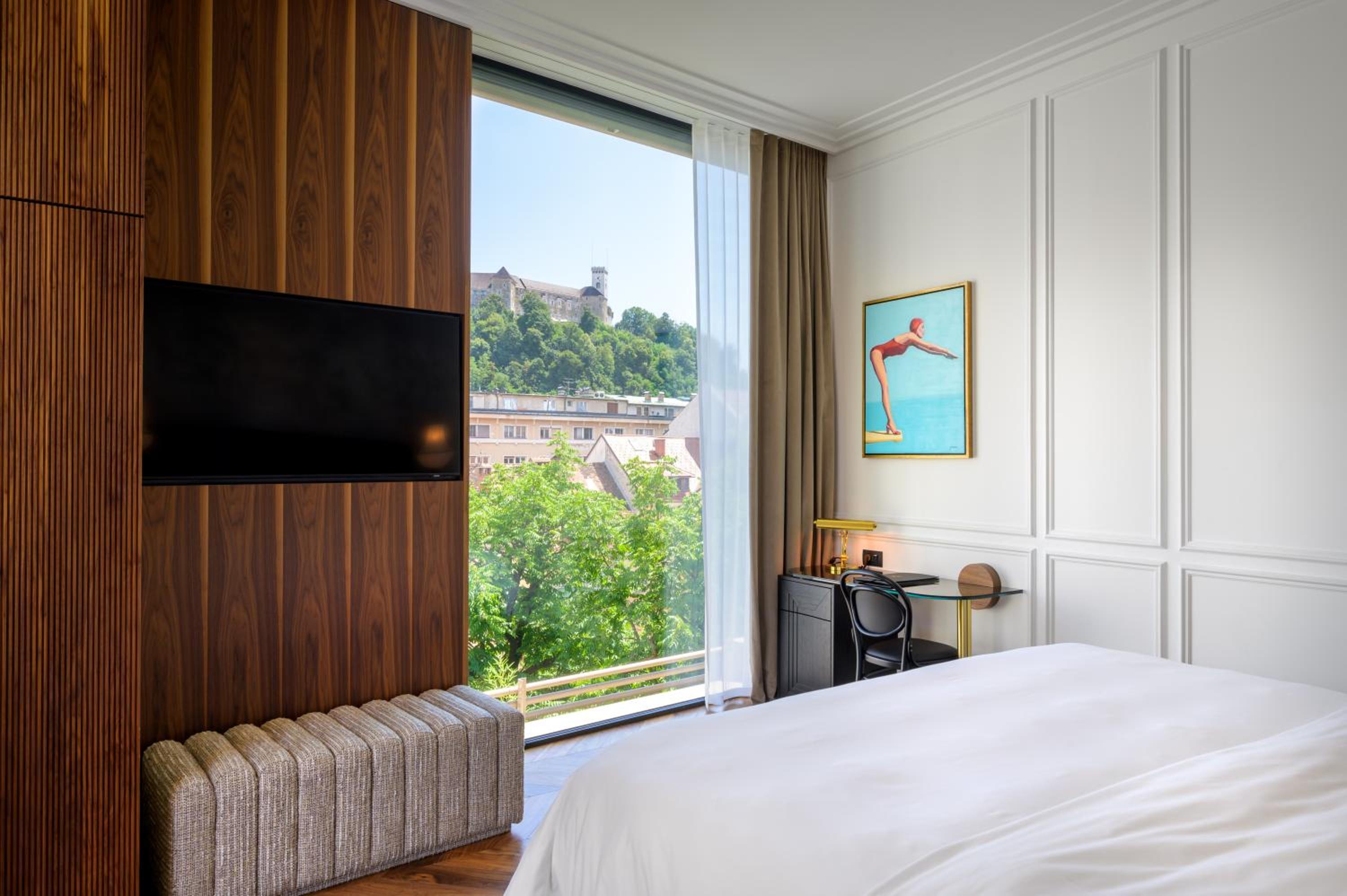 Superior King Room with Castle View