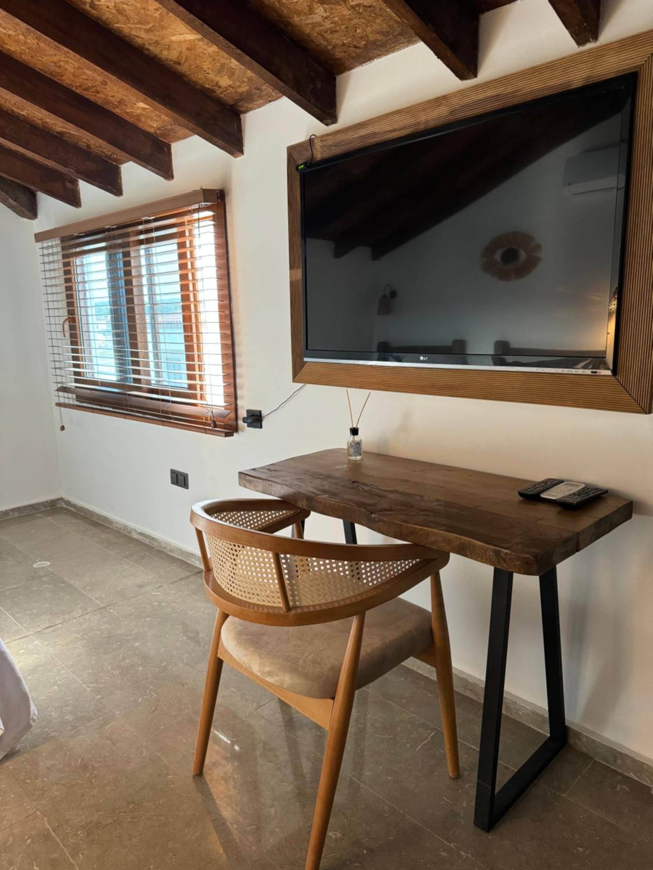 Triple Room with Balcony - Photo 12