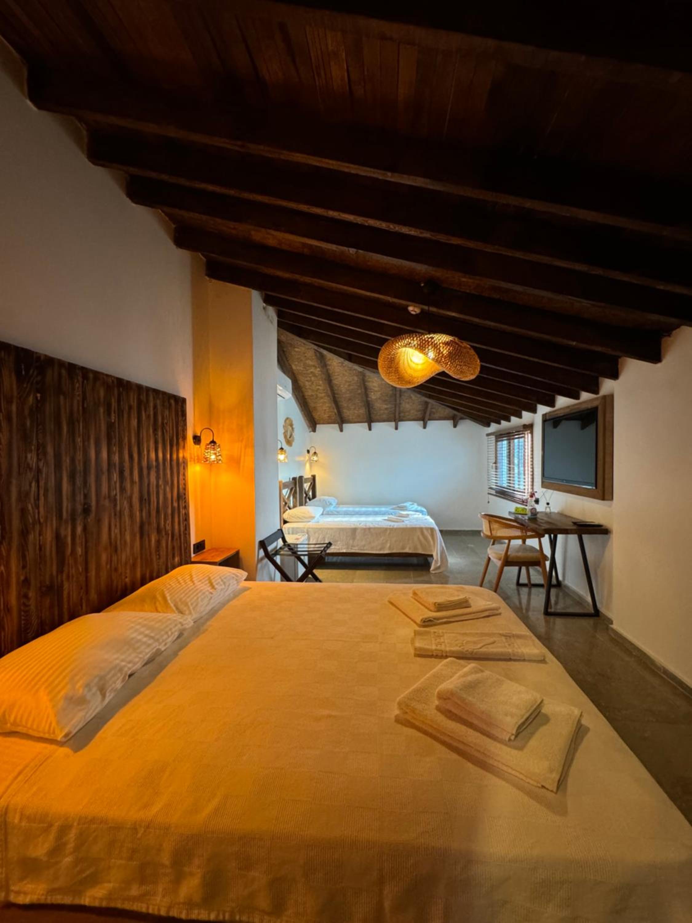 Triple Room with Balcony - Photo 9