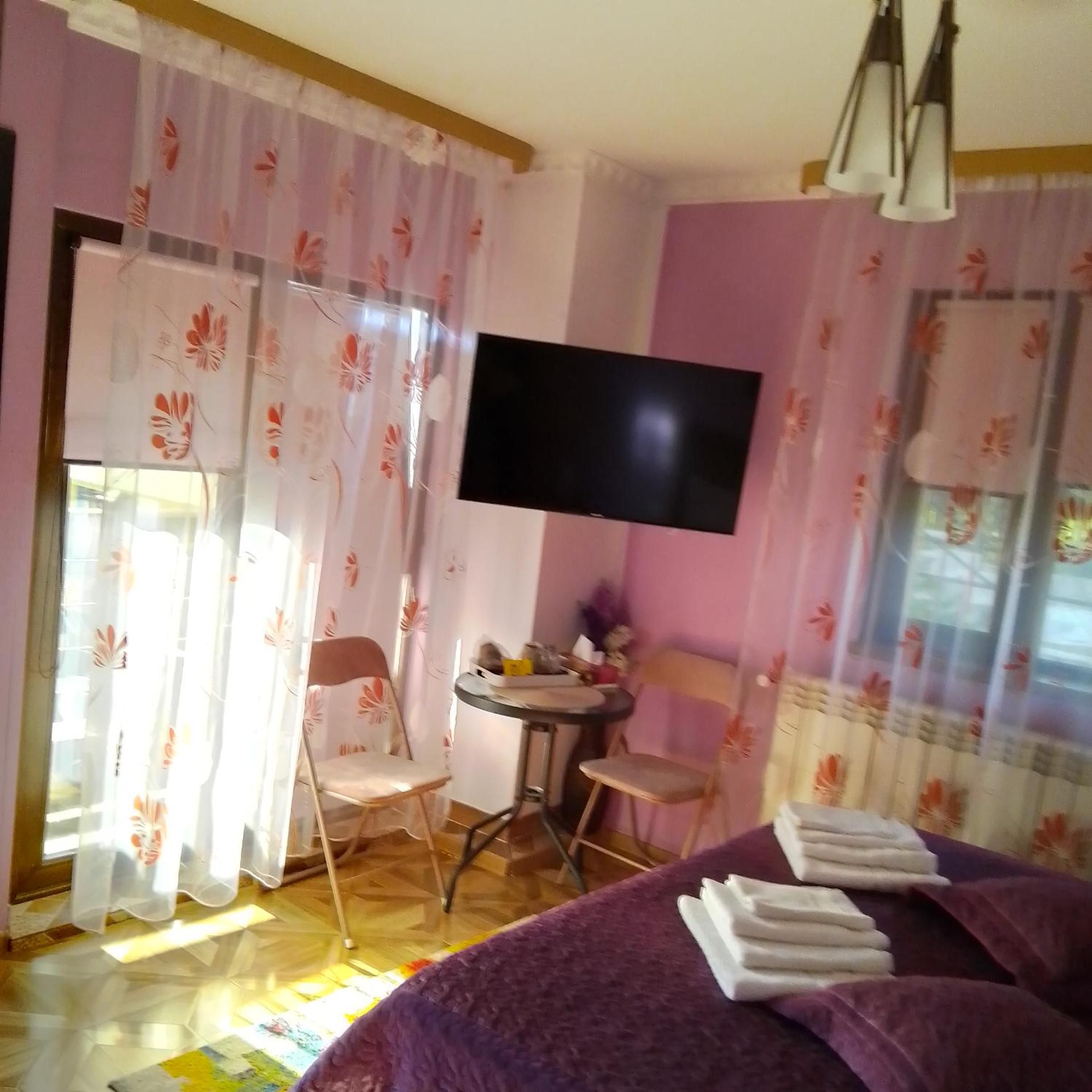 Five-Bedroom House photo 1