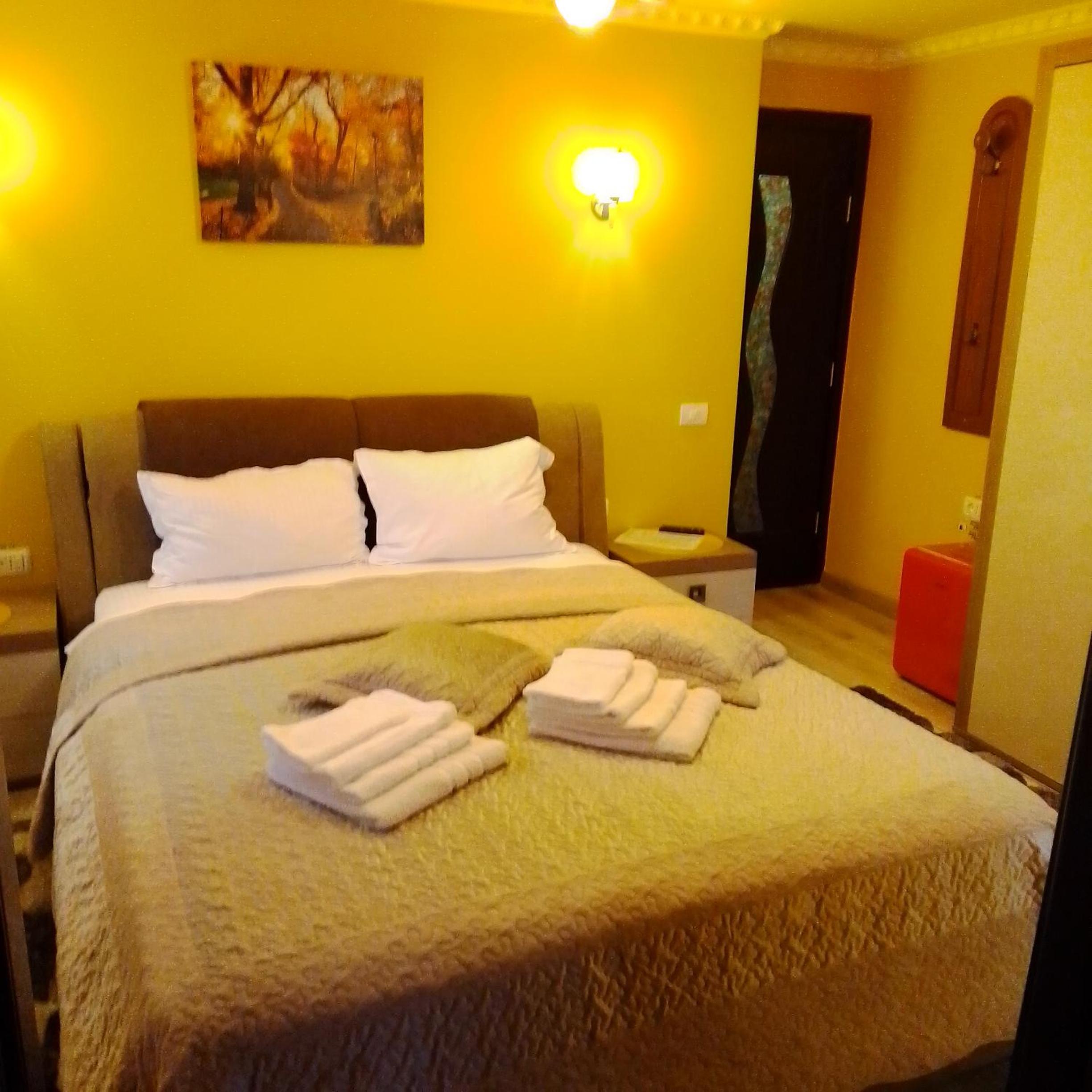 Five-Bedroom House photo 3