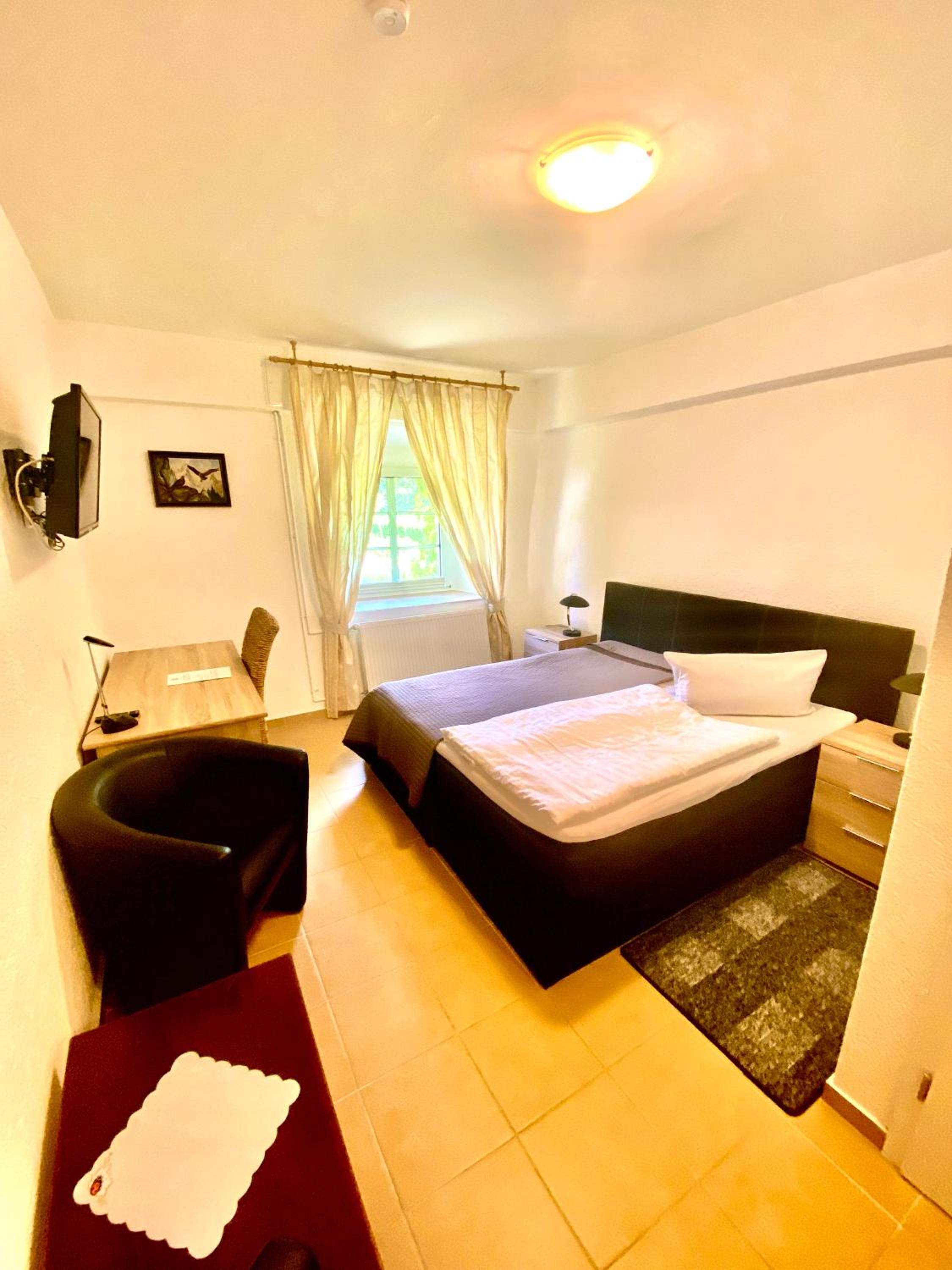 Double Room with Private Bathroom photo 2