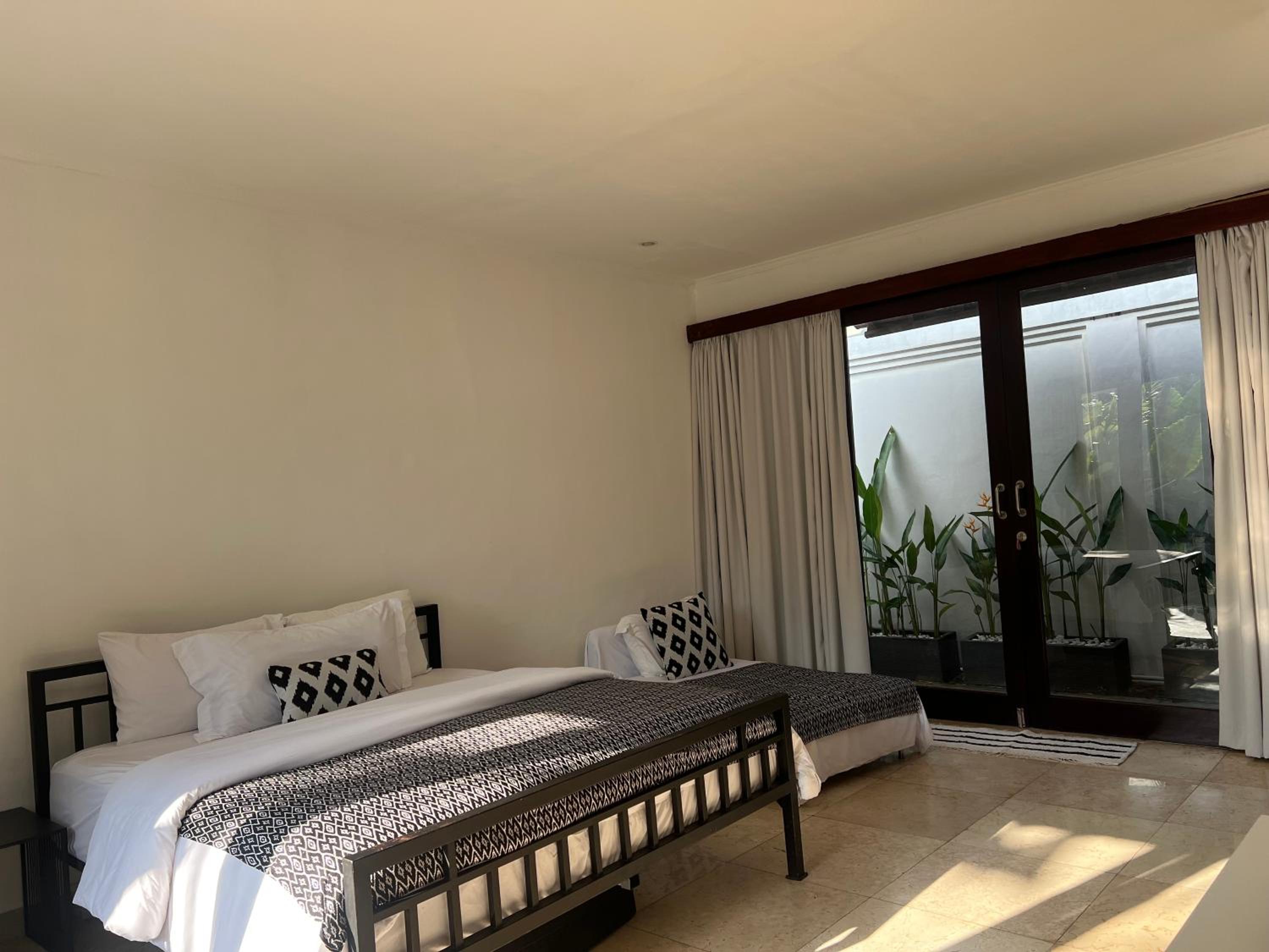 Three-Bedroom Villa photo 2