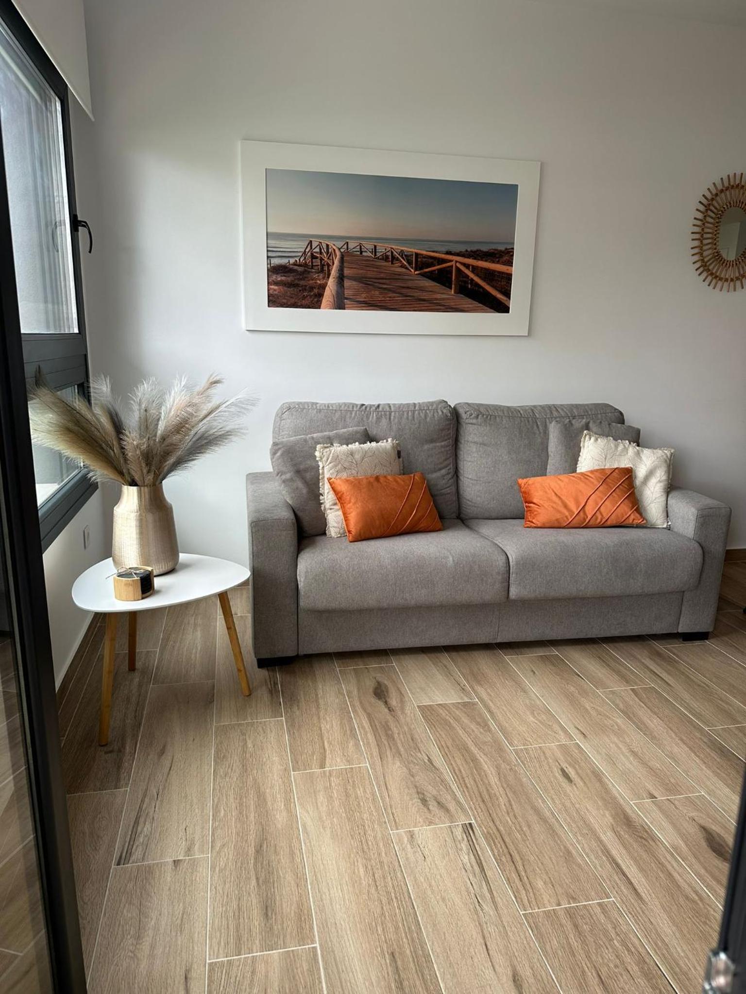 Apartamento de Dos Dormitorios con Vista al Jardín