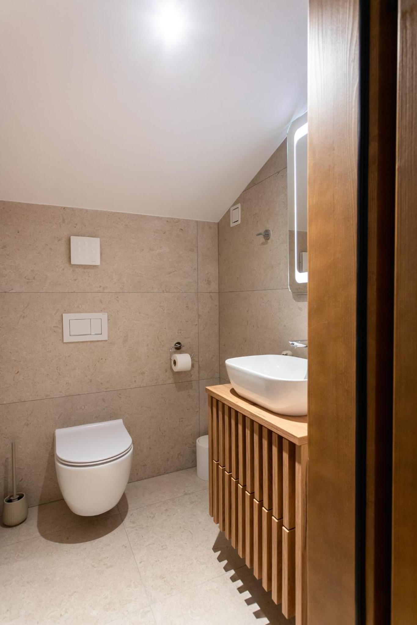Double Room - Photo 11