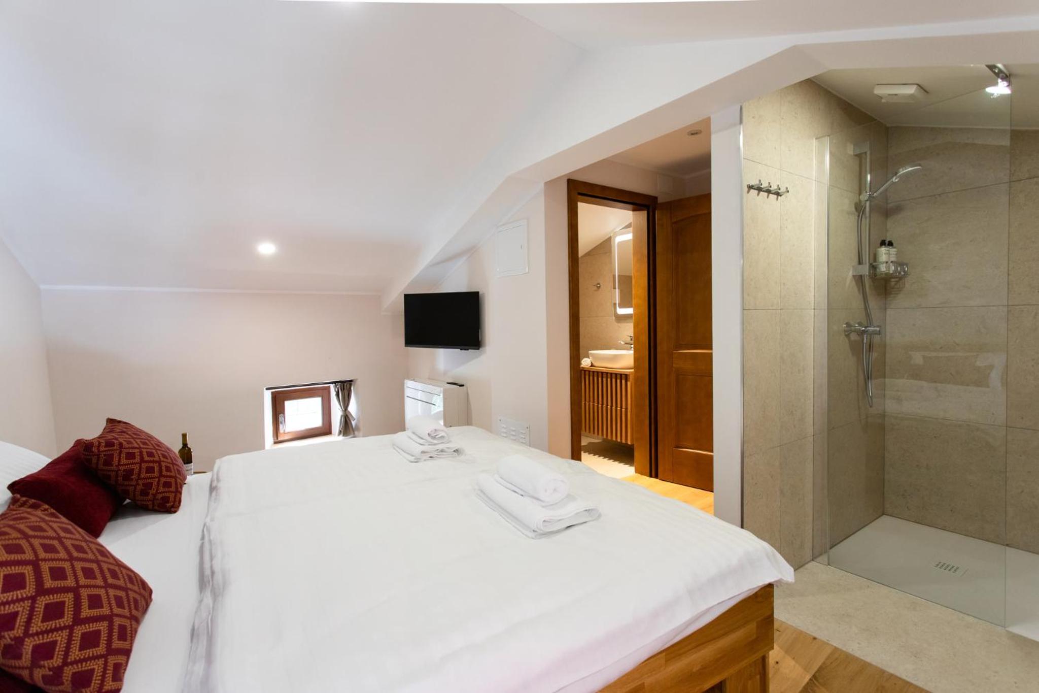 Double Room - Photo 3