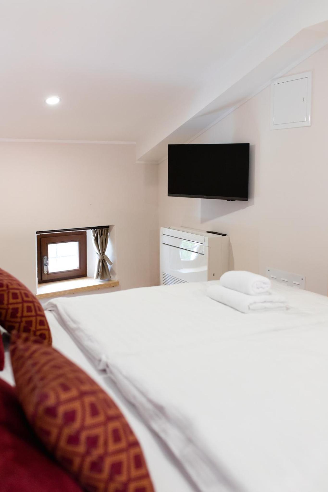 Double Room - Photo 4